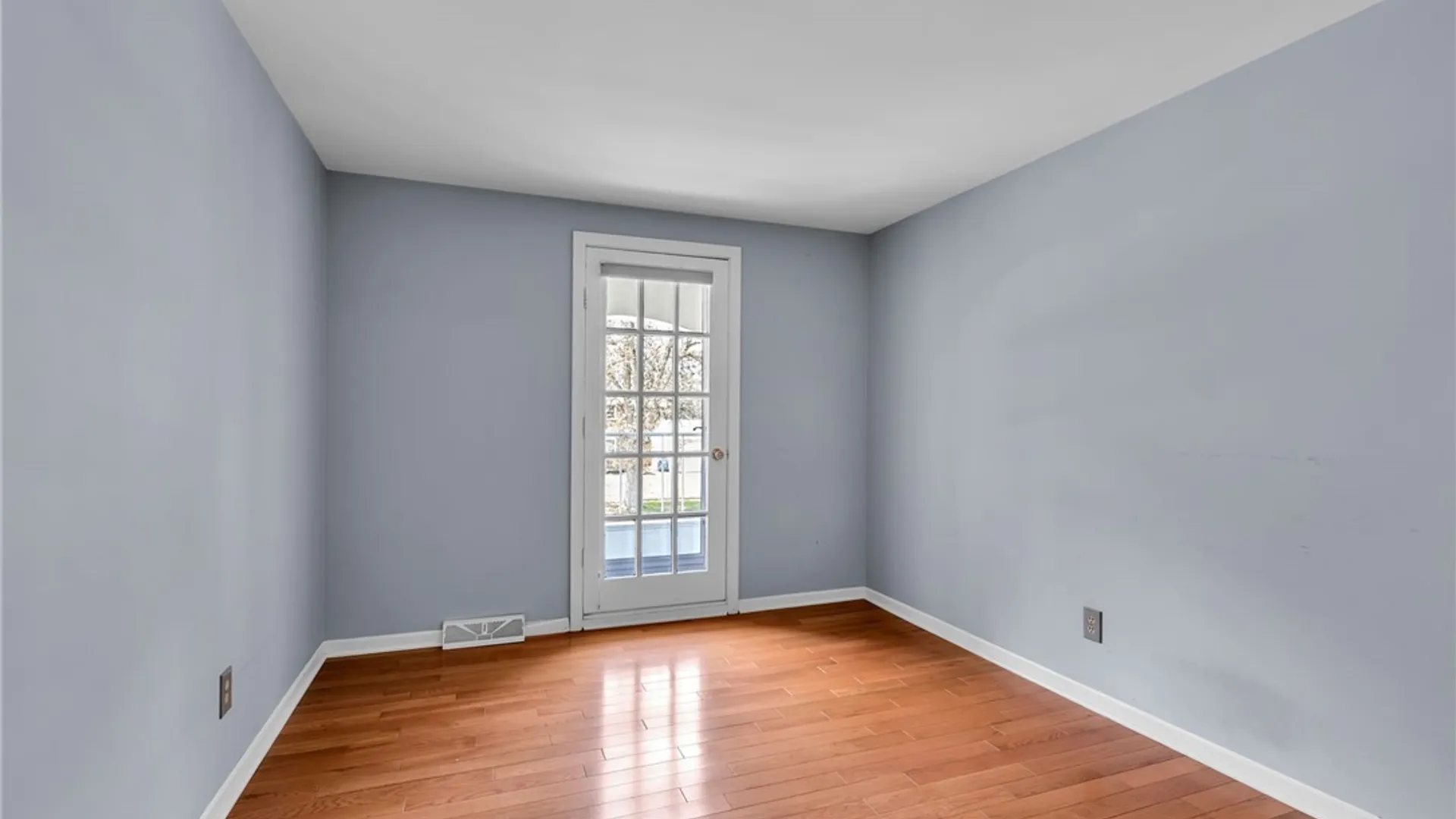 Property at 304 Vine Lane, Amherst, NY 14228 22