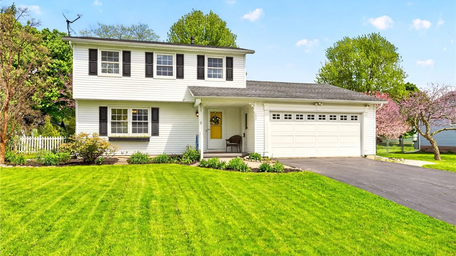 Property at 139 Heather Dale Cir Circle, Henrietta, NY 14467 2