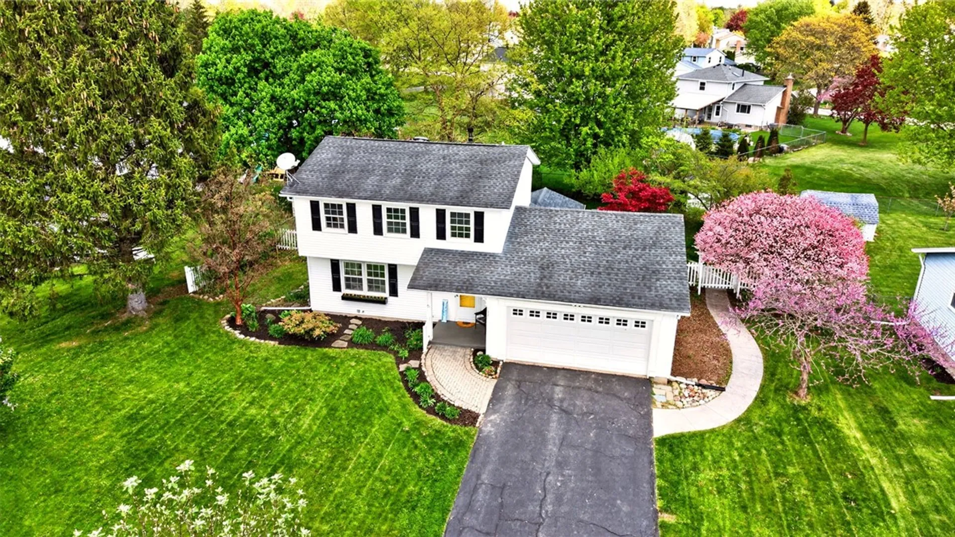 Property at 139 Heather Dale Cir Circle, Henrietta, NY 14467 43
