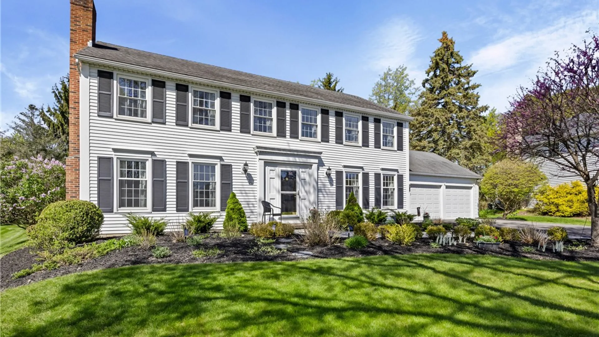 Property at 14 Summit Oaks, Pittsford, NY 14534 2
