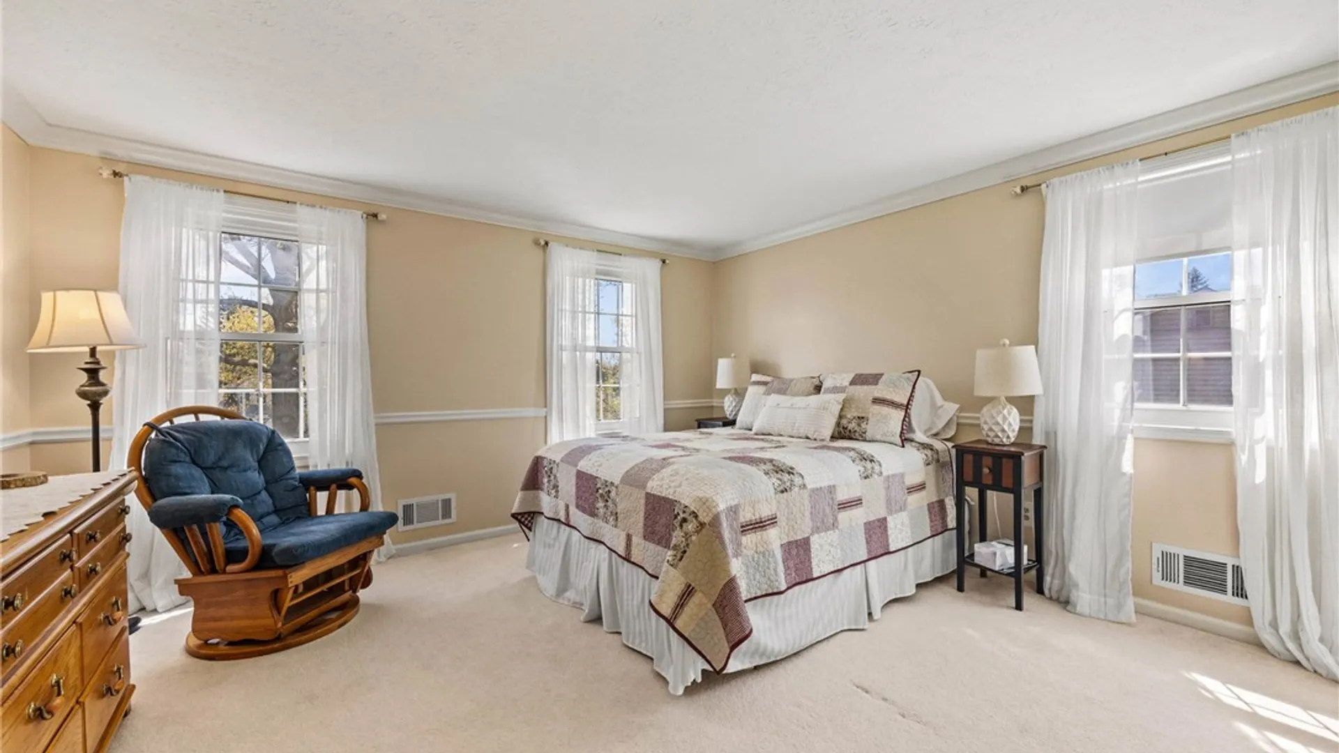 Property at 14 Summit Oaks, Pittsford, NY 14534 23