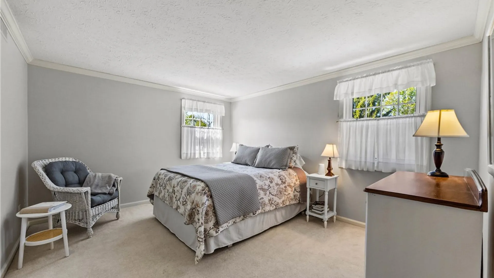 Property at 14 Summit Oaks, Pittsford, NY 14534 24