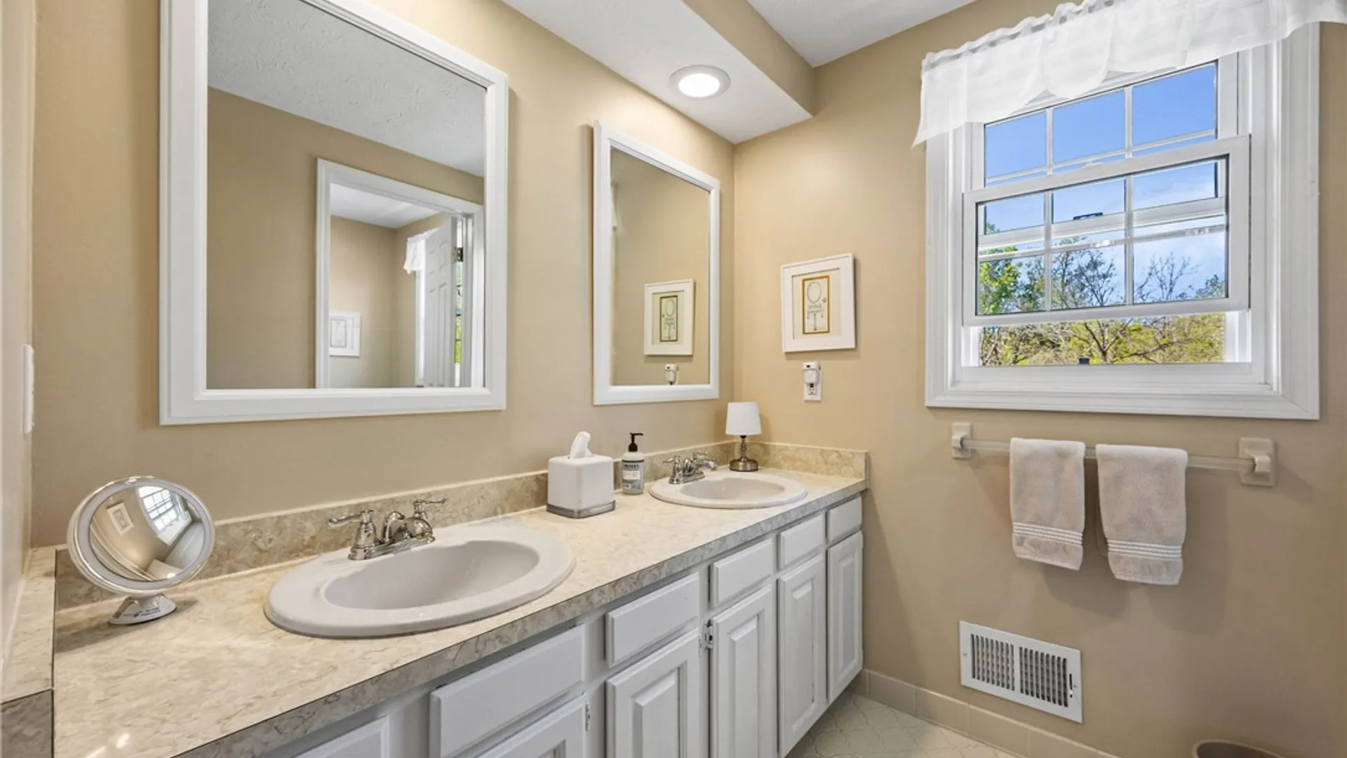 Property at 14 Summit Oaks, Pittsford, NY 14534 26
