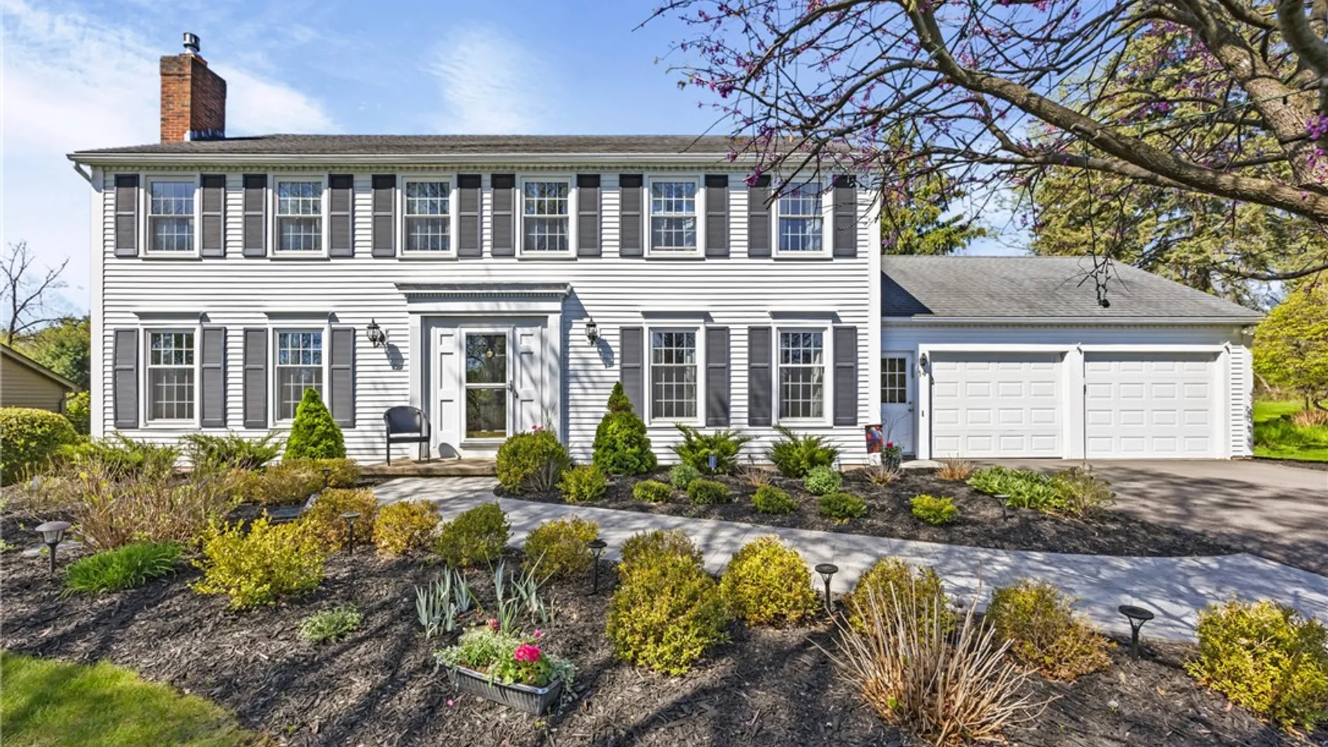Property at 14 Summit Oaks, Pittsford, NY 14534 3