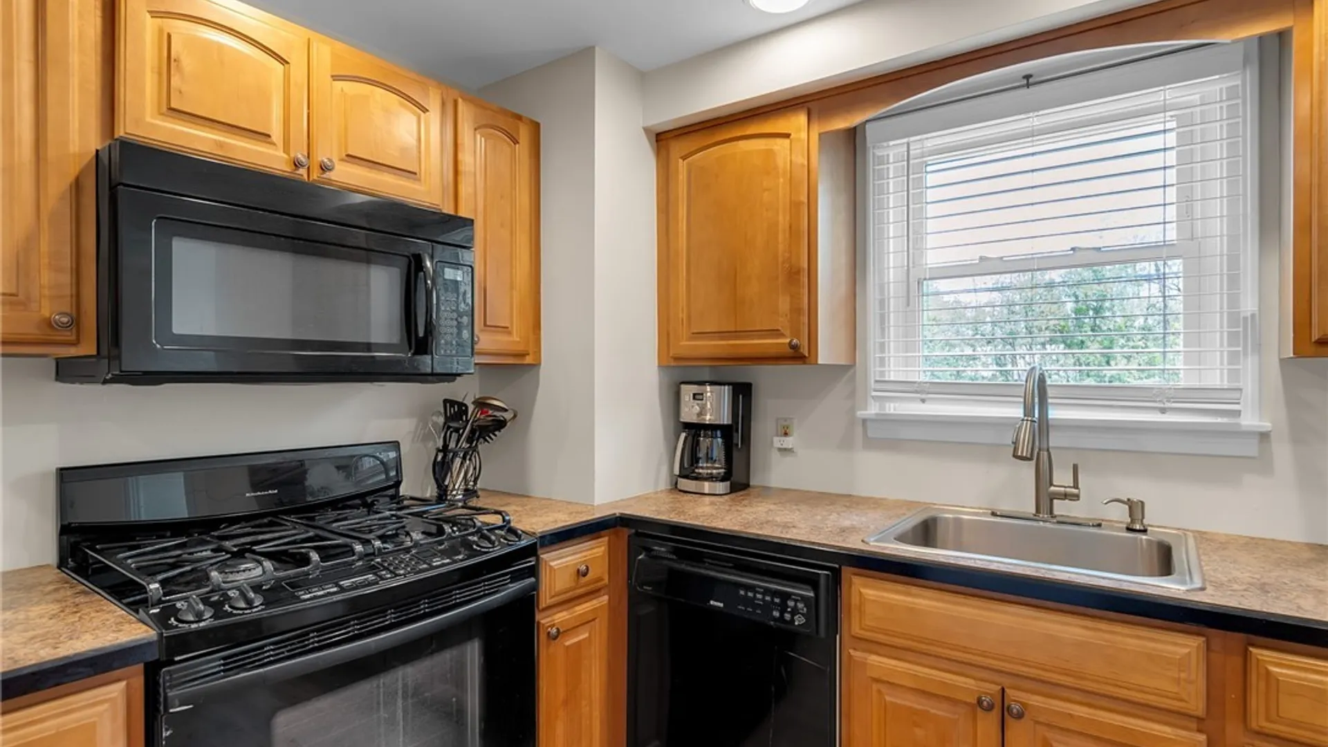 Property at 201 Lamont Drive, Amherst, NY 14226 13