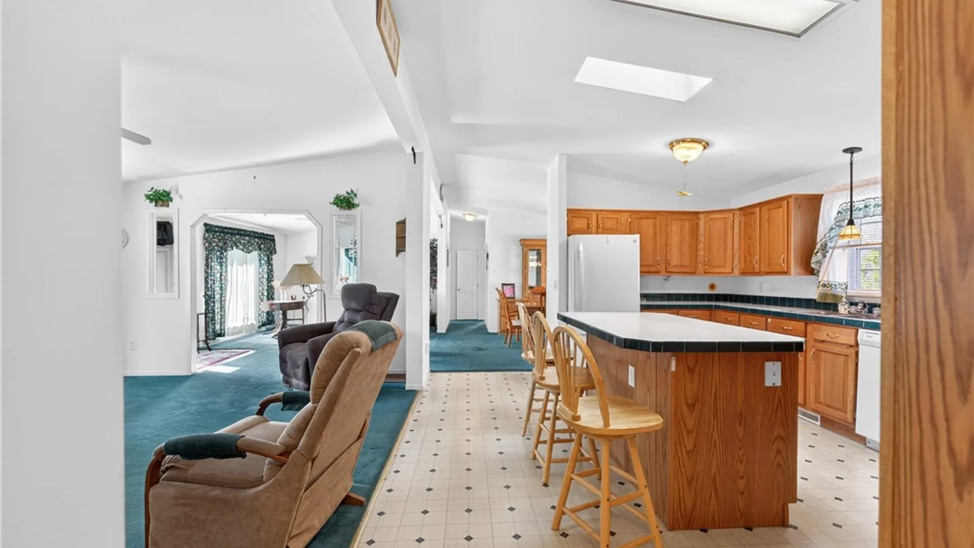 Property at 12 Waterwheel Circle, New Hartford, NY 13413 13