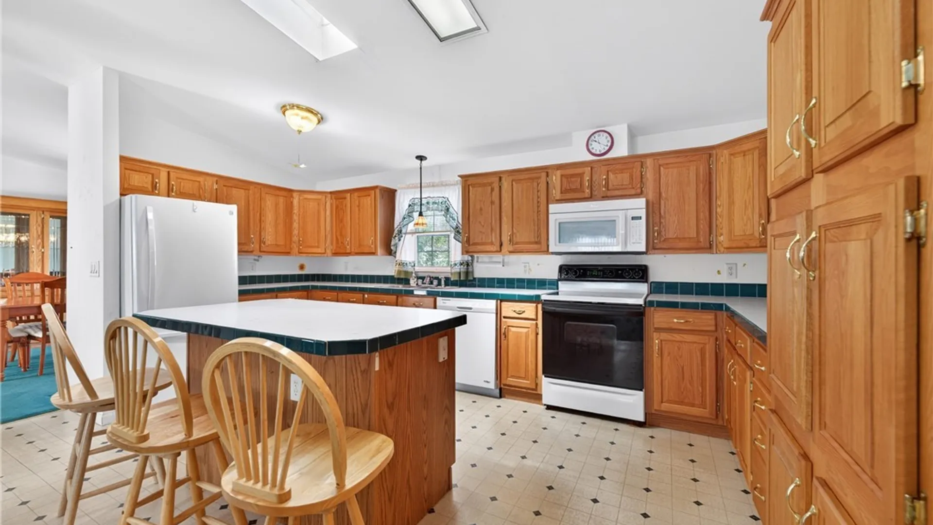 Property at 12 Waterwheel Circle, New Hartford, NY 13413 14