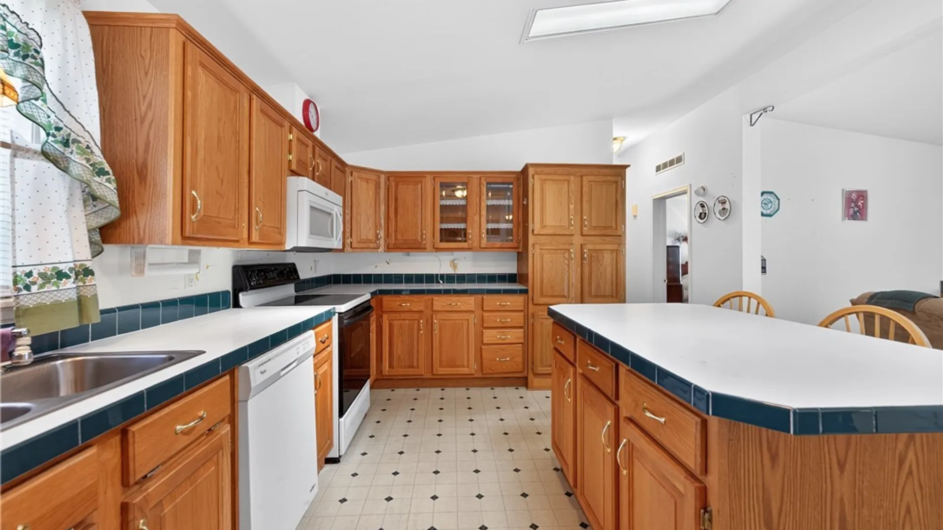 Property at 12 Waterwheel Circle, New Hartford, NY 13413 16