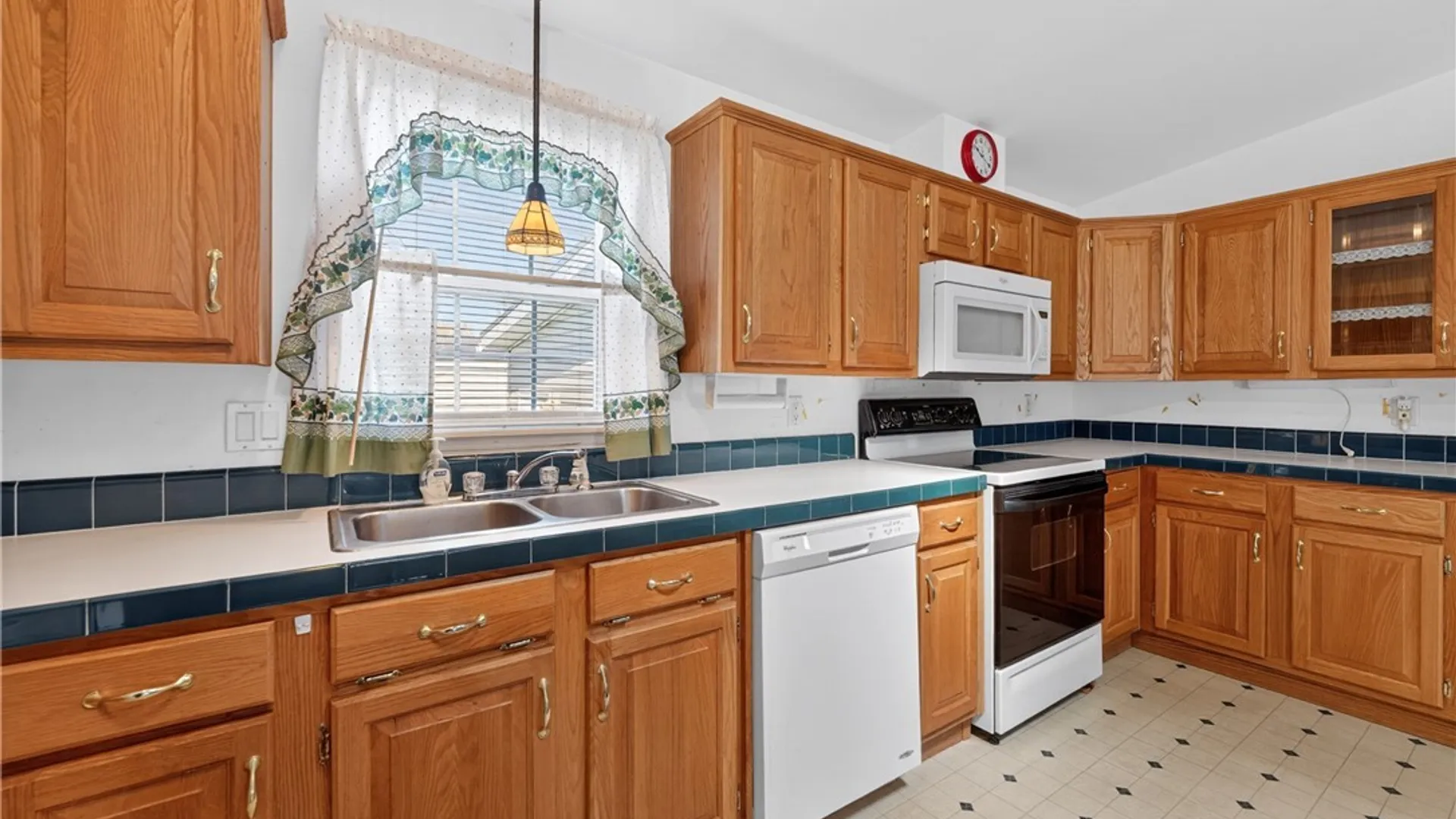 Property at 12 Waterwheel Circle, New Hartford, NY 13413 17