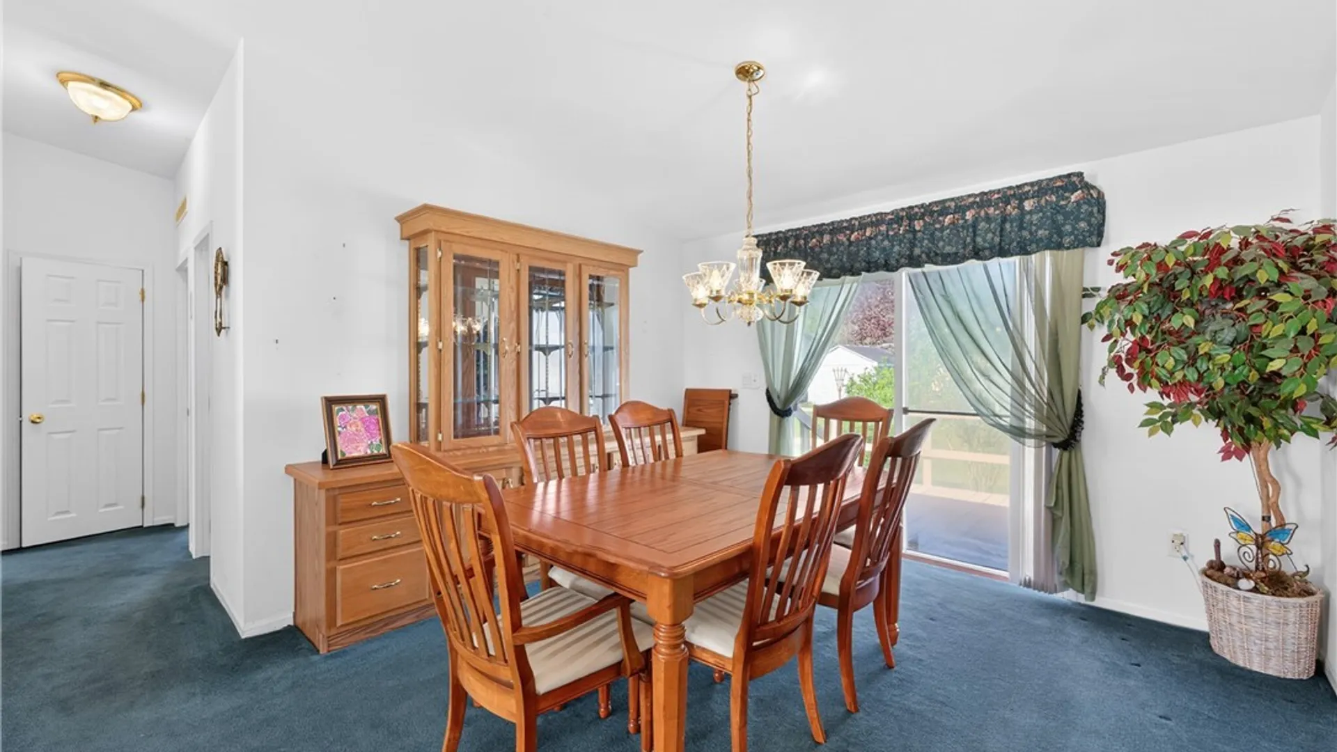 Property at 12 Waterwheel Circle, New Hartford, NY 13413 24
