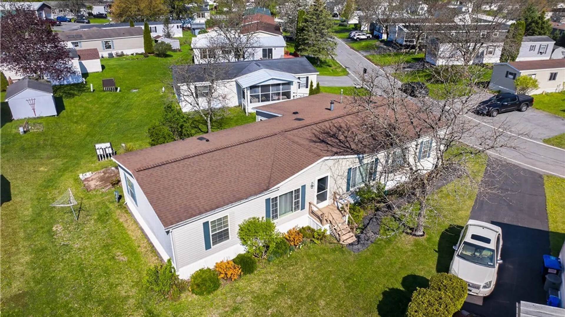 Property at 12 Waterwheel Circle, New Hartford, NY 13413 3