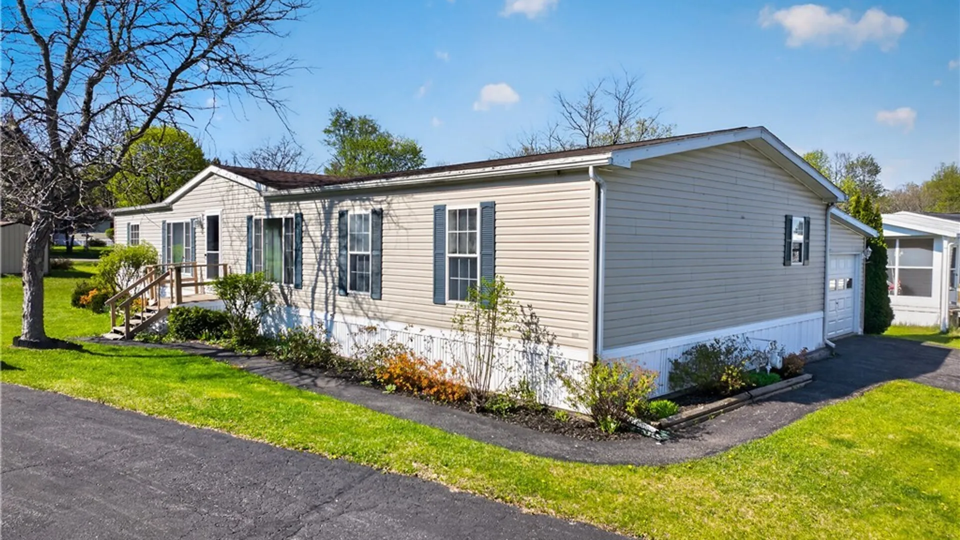 Property at 12 Waterwheel Circle, New Hartford, NY 13413 6