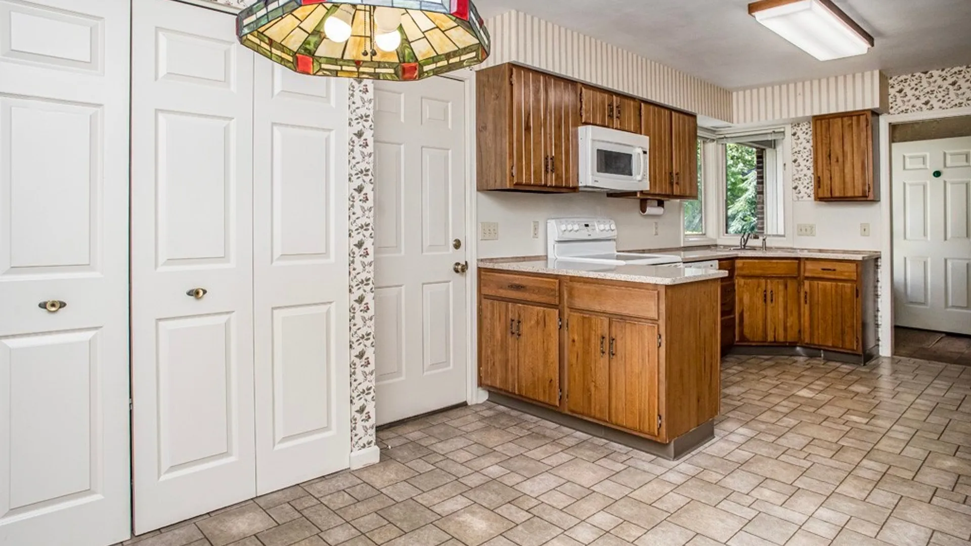 Property at 606 Kimry Moor, Manlius, NY 13066 6
