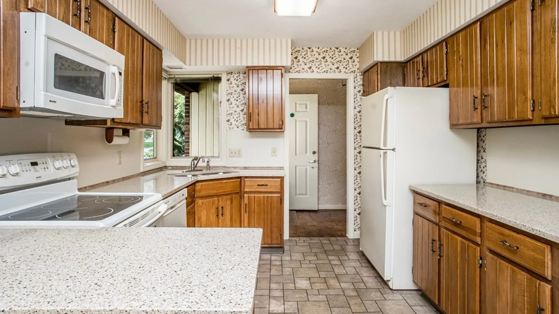 Property at 606 Kimry Moor, Manlius, NY 13066 7