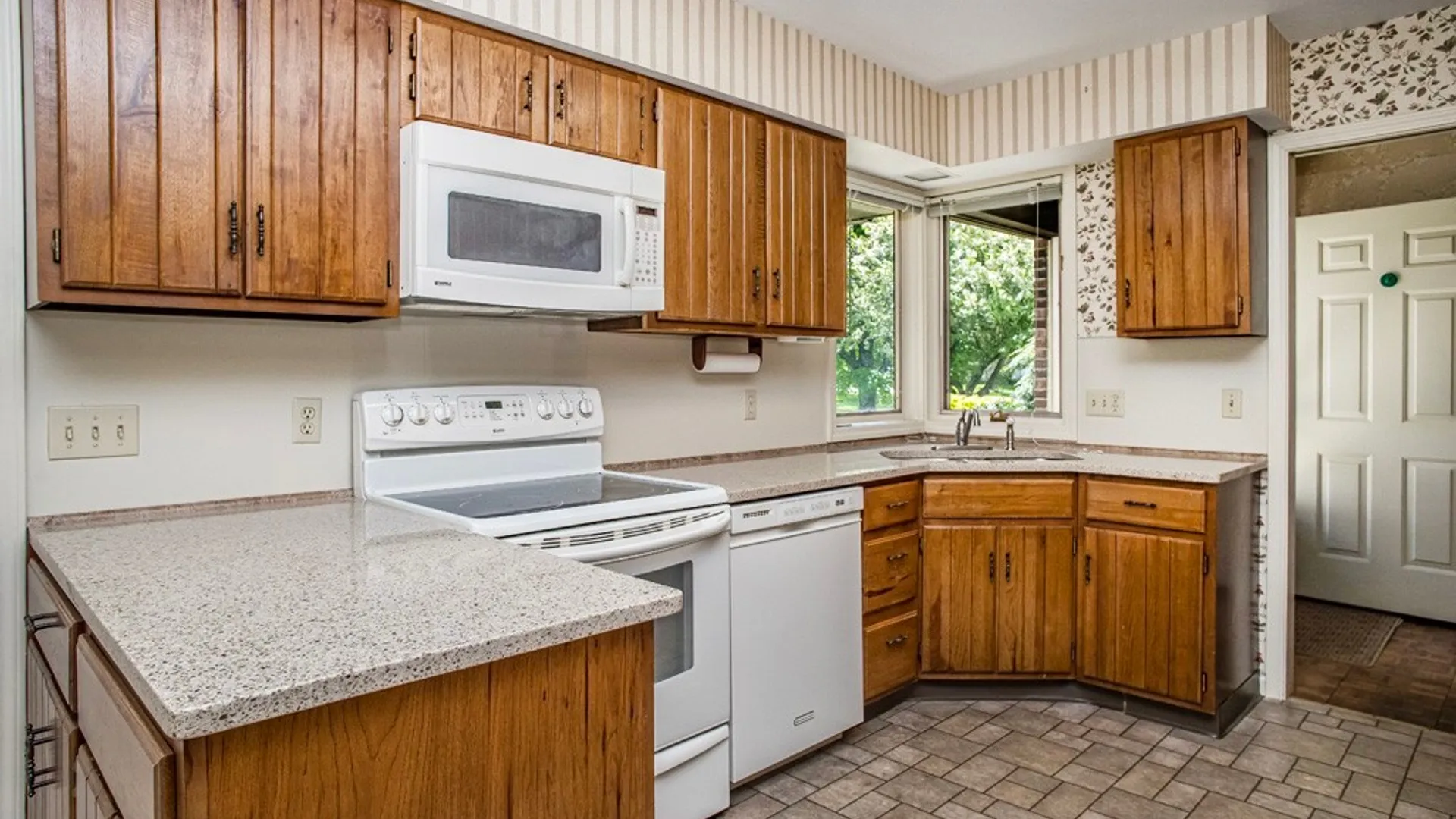 Property at 606 Kimry Moor, Manlius, NY 13066 8