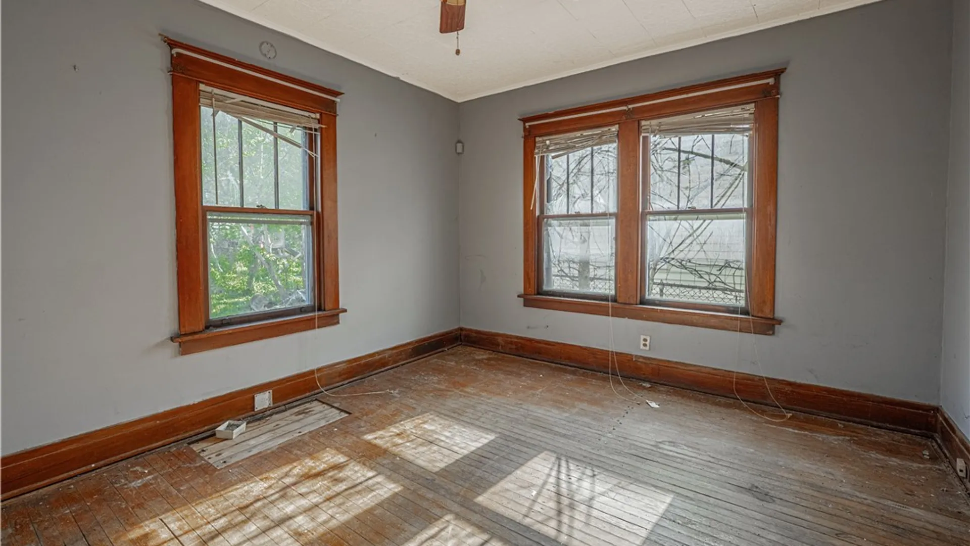 Property at 2204 Ontario Avenue, Niagara Falls, NY 14305 11