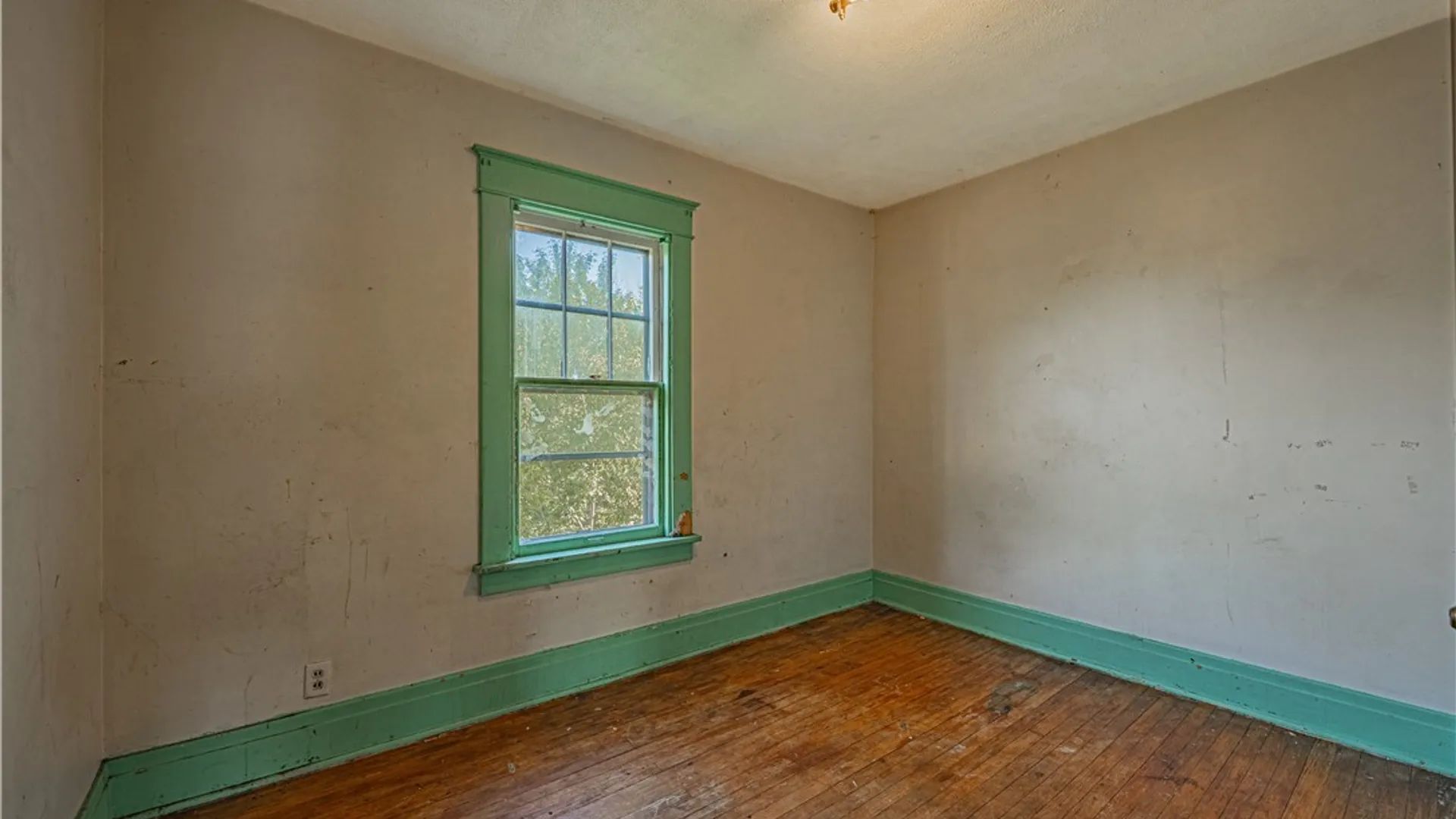 Property at 2204 Ontario Avenue, Niagara Falls, NY 14305 22