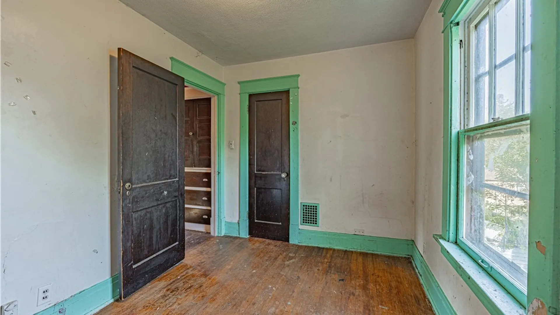 Property at 2204 Ontario Avenue, Niagara Falls, NY 14305 23