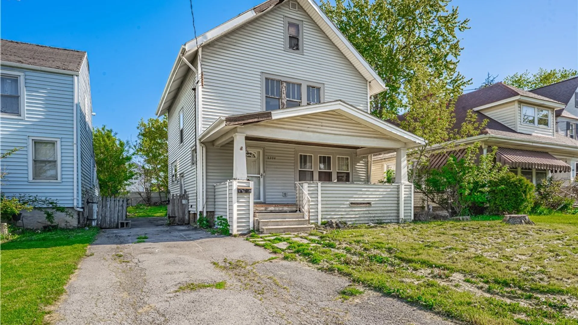 Property at 2204 Ontario Avenue, Niagara Falls, NY 14305 4