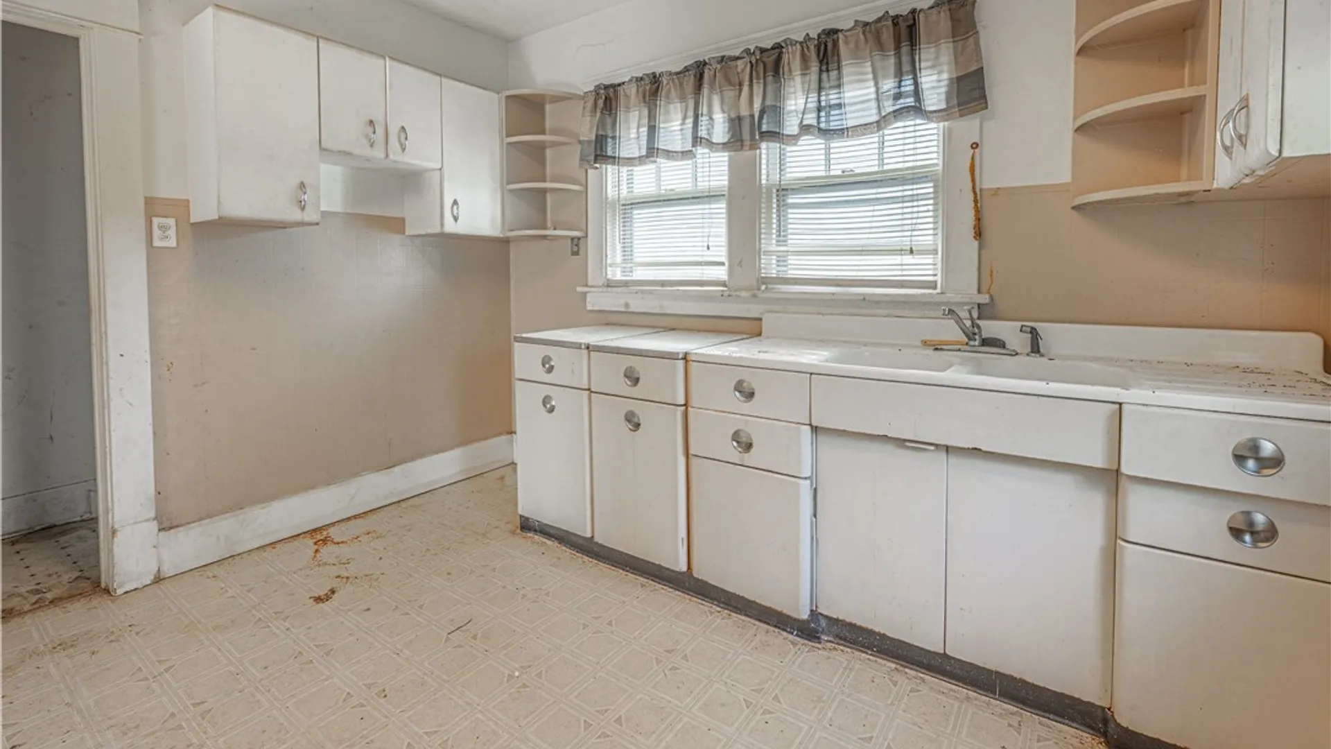 Property at 2204 Ontario Avenue, Niagara Falls, NY 14305 7