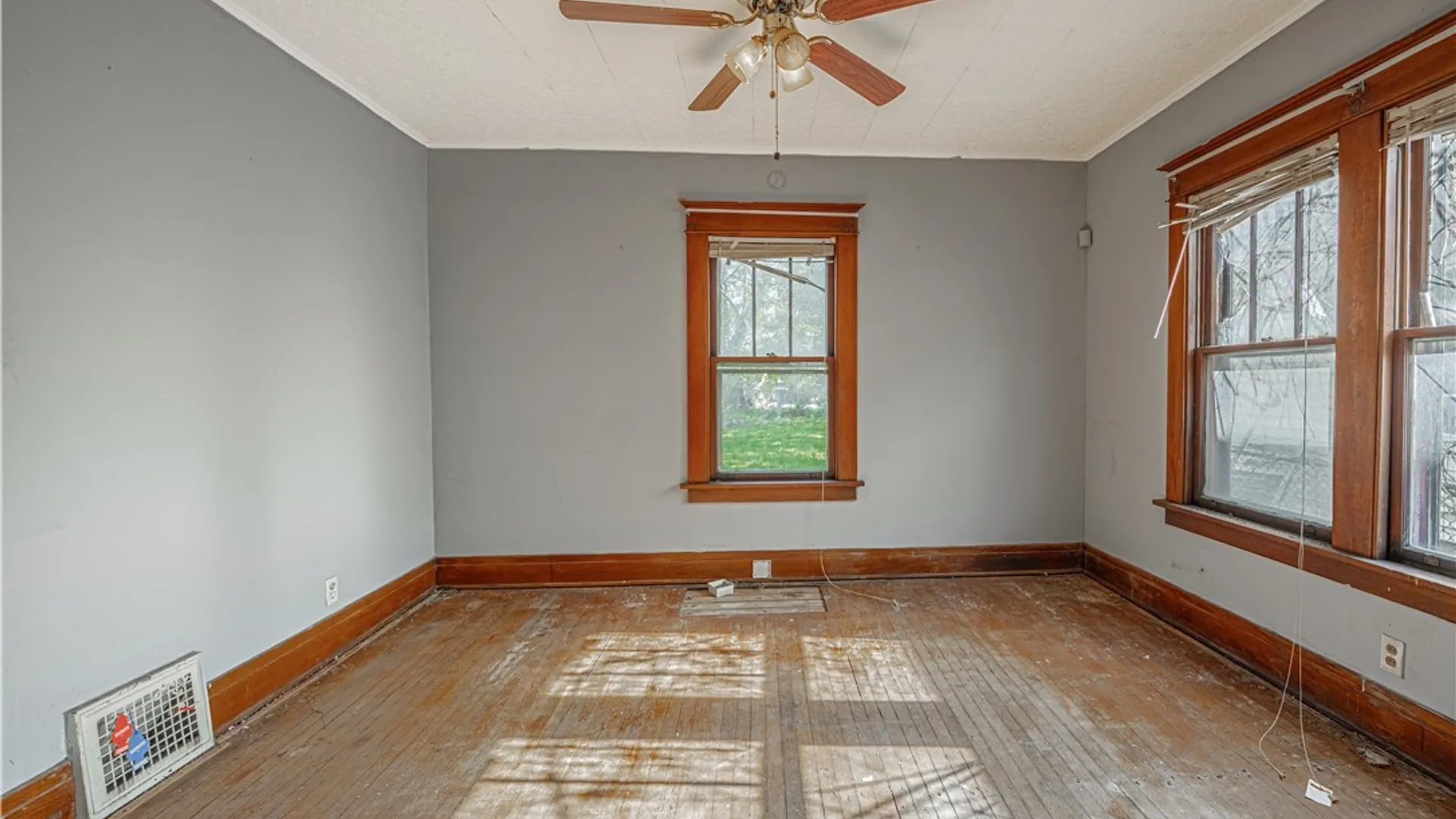 Property at 2204 Ontario Avenue, Niagara Falls, NY 14305 9