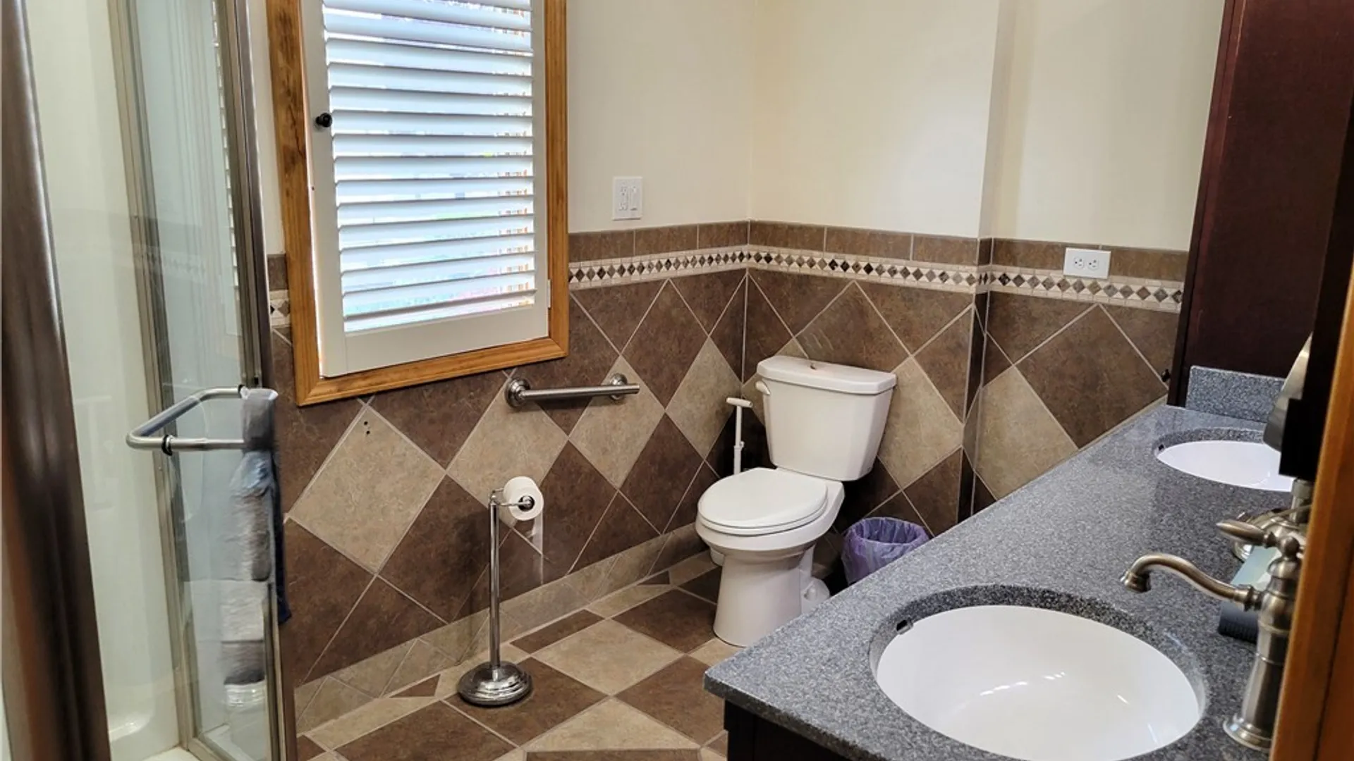 Property at 98 Genesee Street, Auburn, NY 13021 9