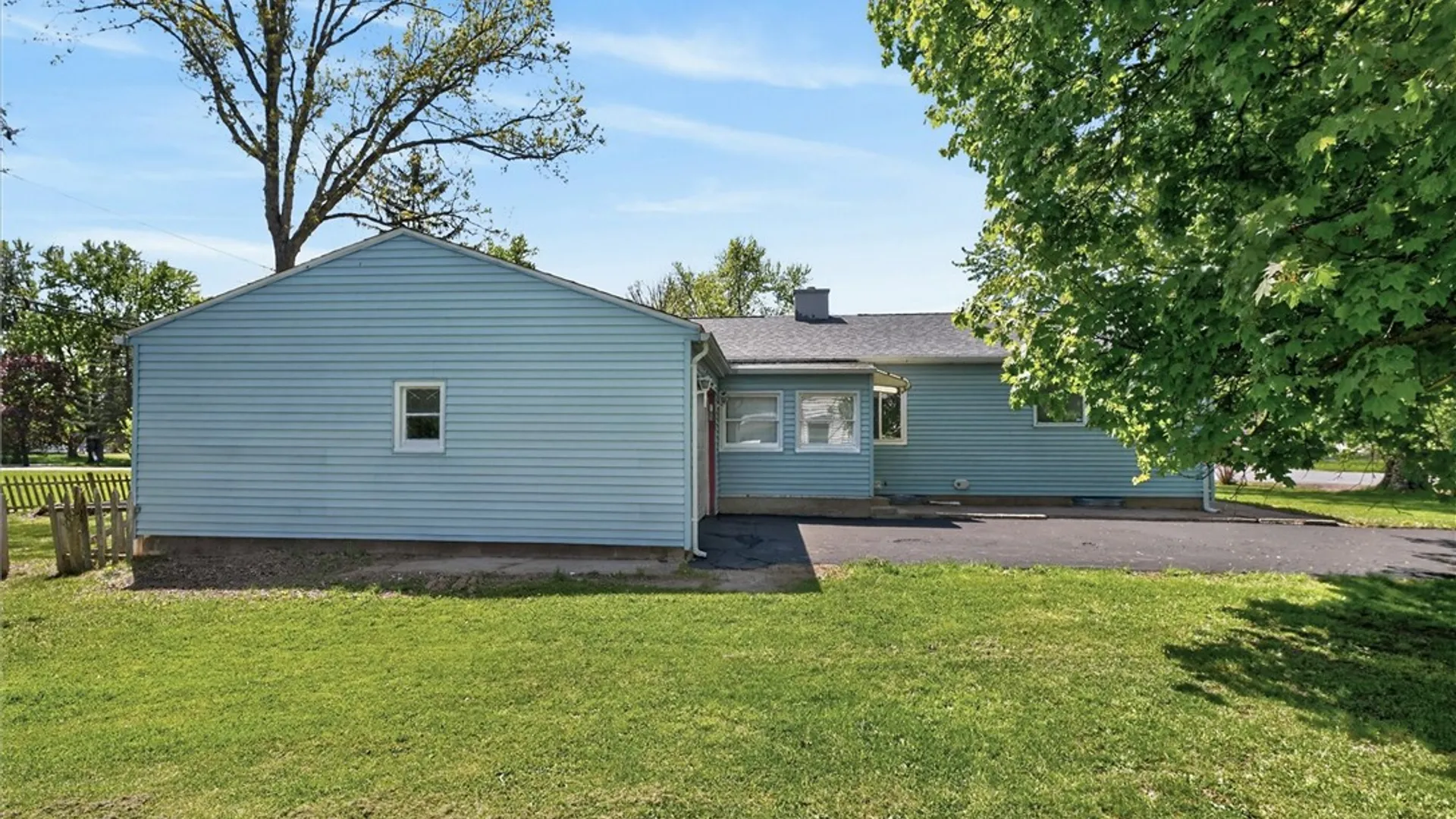 Property at 157 Hollybrook Road, Henrietta, NY 14623 23
