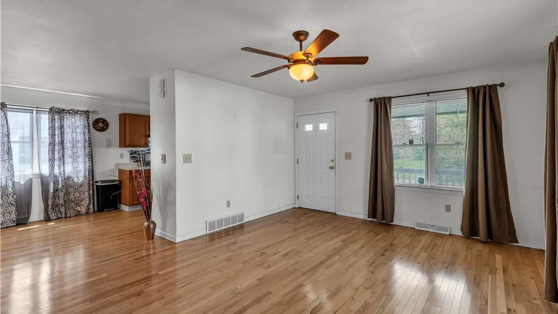 Property at 31 Johnson Street, Buffalo, NY 14212 6