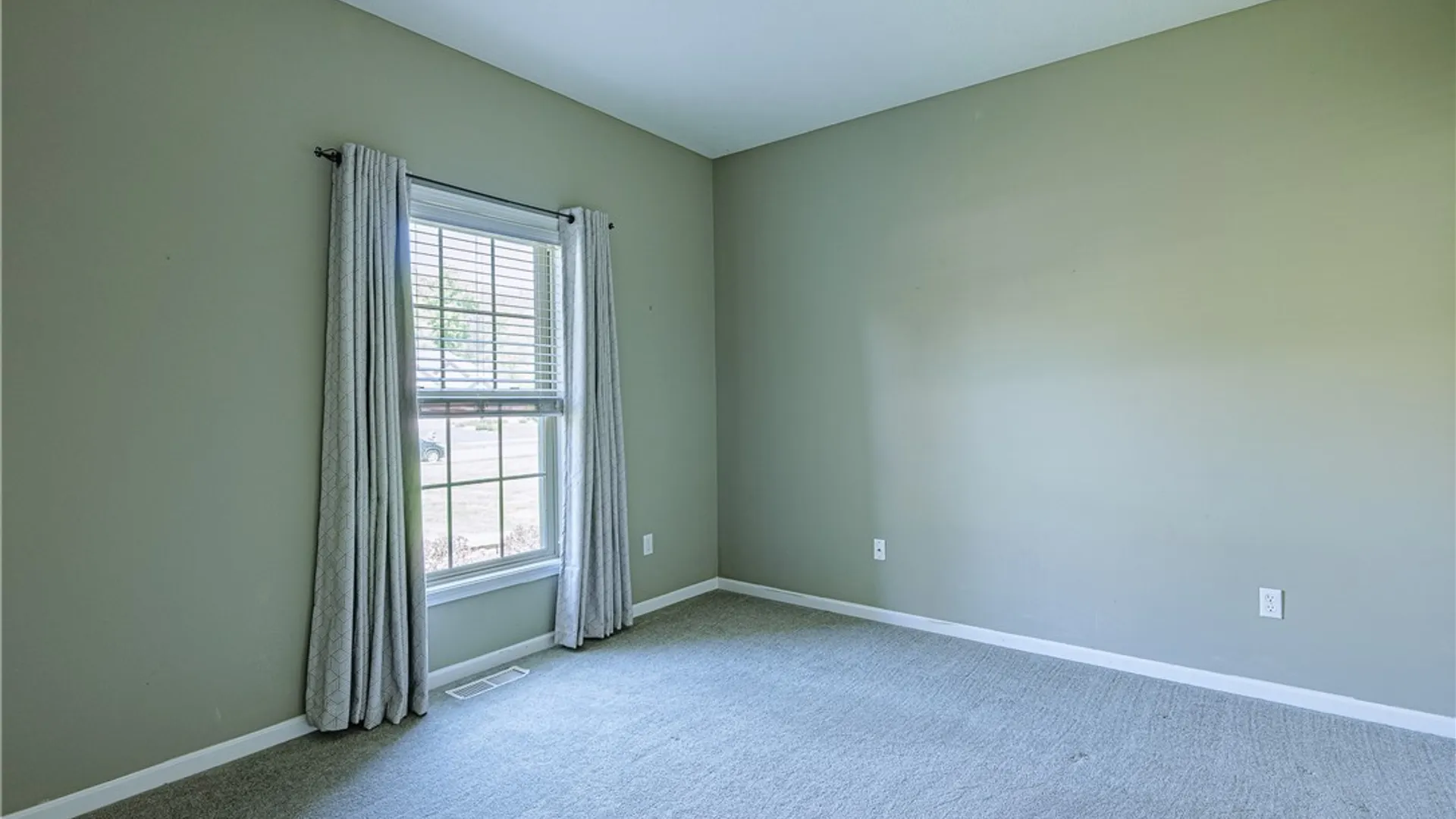 Property at 133 Leamington Circle, Greece, NY 14626 34