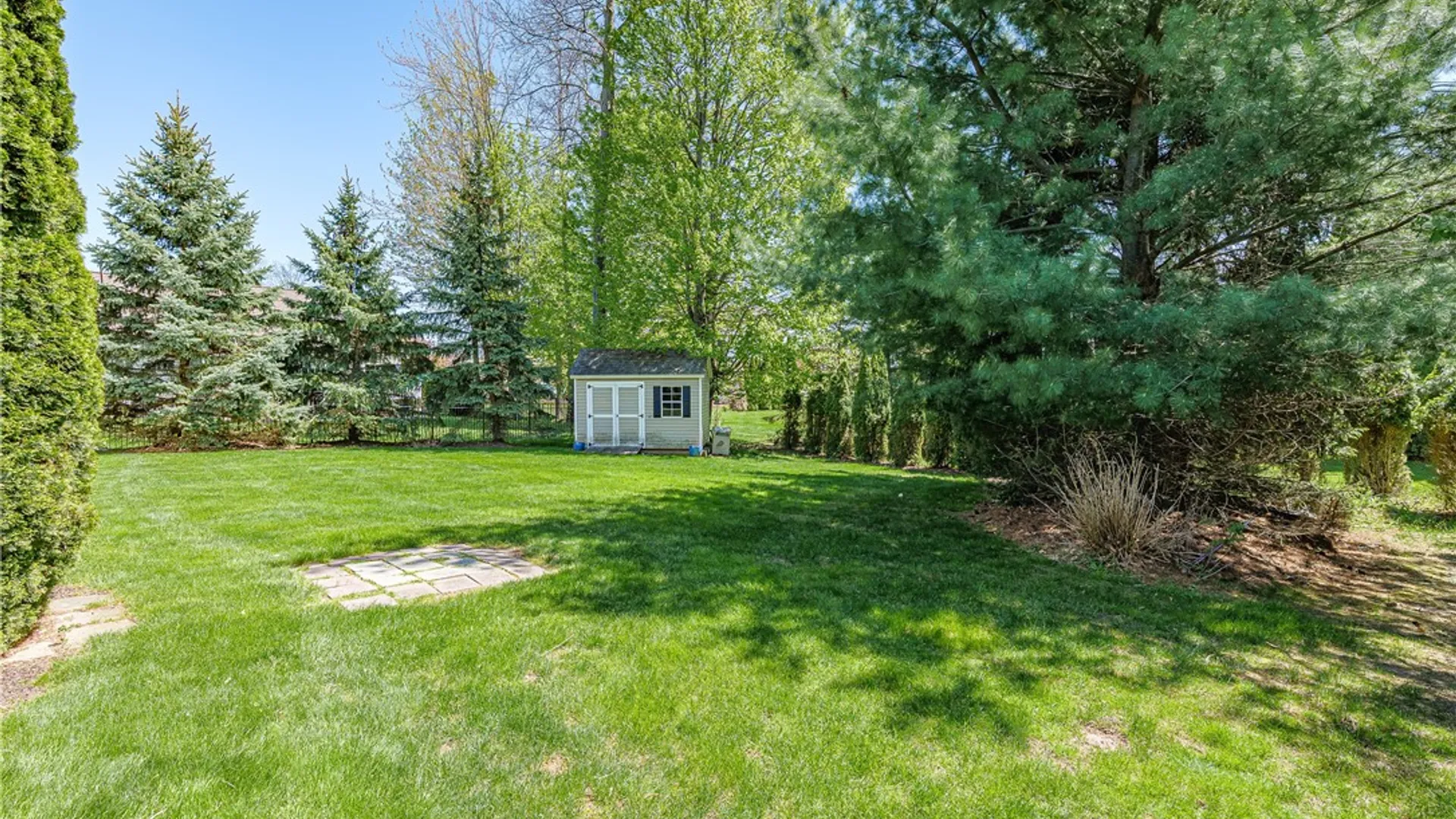 Property at 133 Leamington Circle, Greece, NY 14626 41