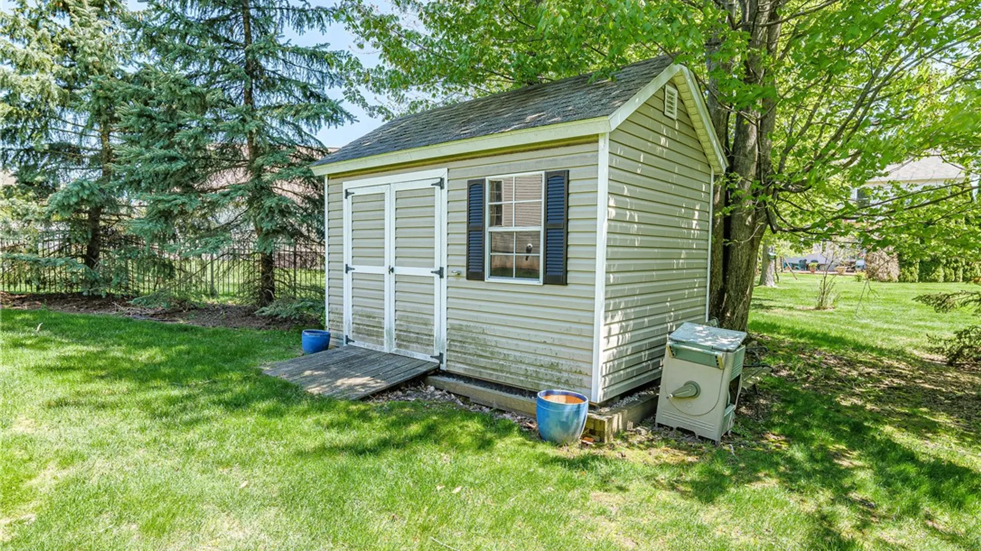 Property at 133 Leamington Circle, Greece, NY 14626 43