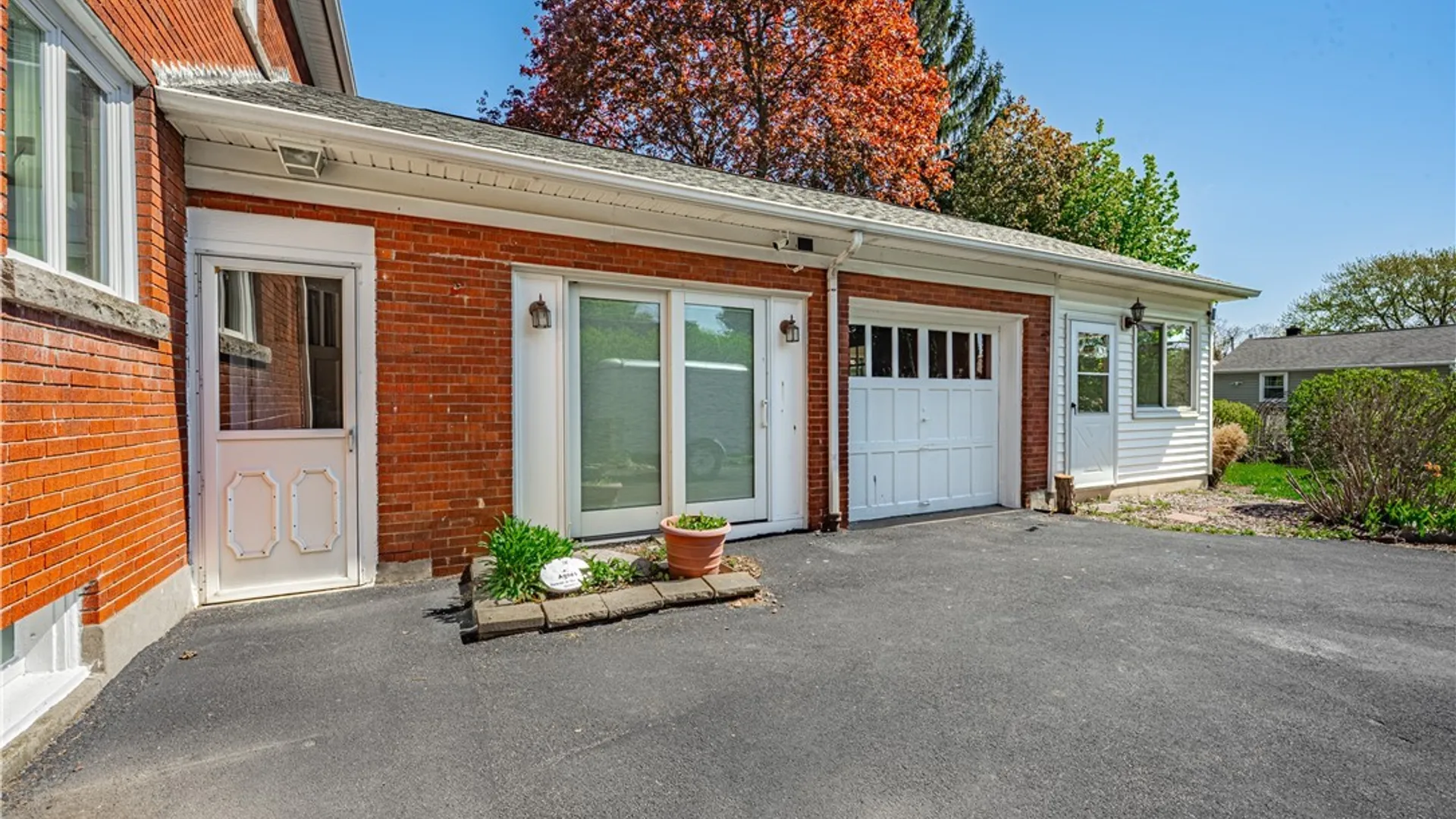 Property at 4831 Lewiston Road, Niagara Falls, NY 14305 5
