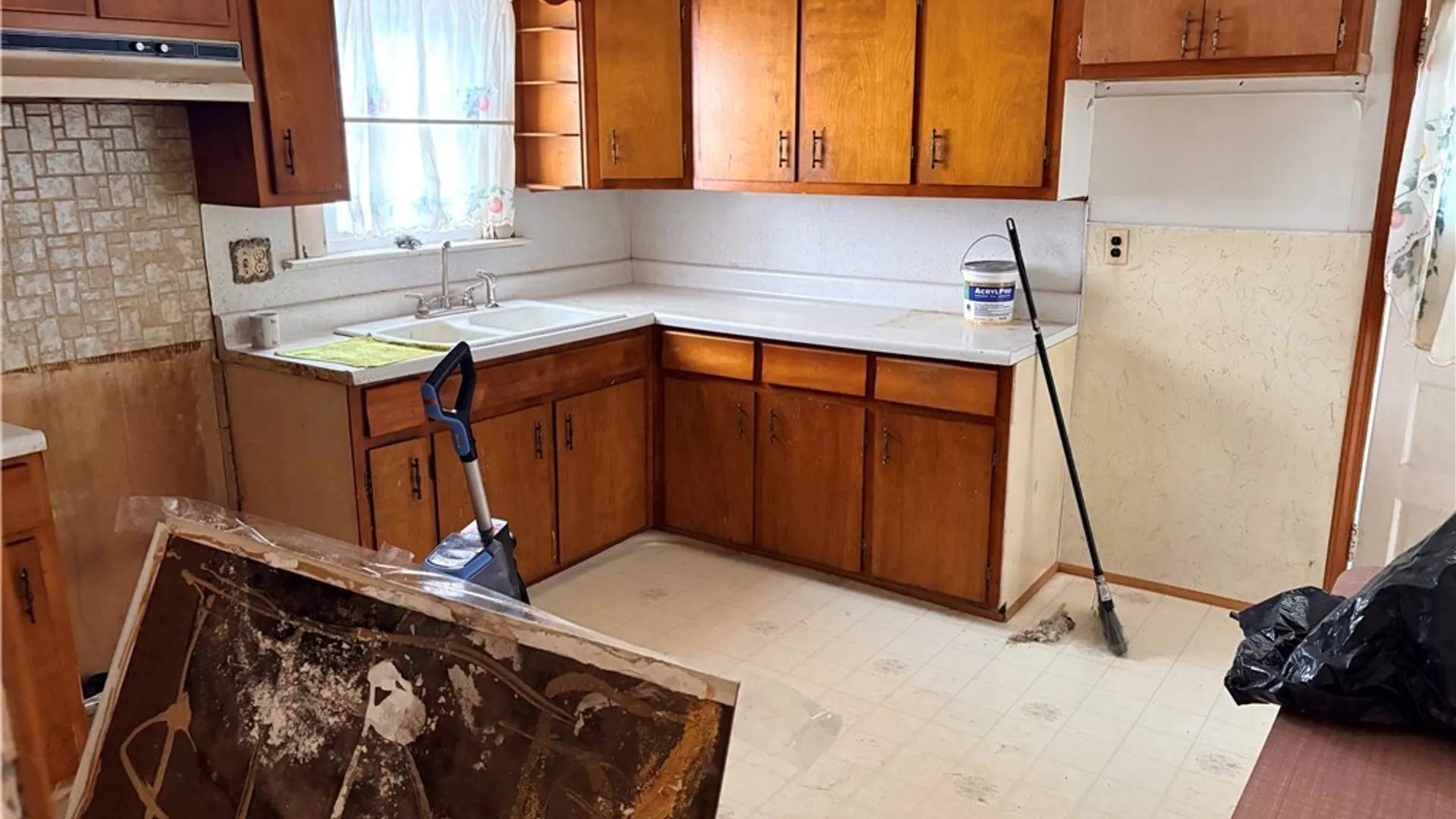 Property at 2204 La Salle Avenue, Niagara Falls, NY 14301 15