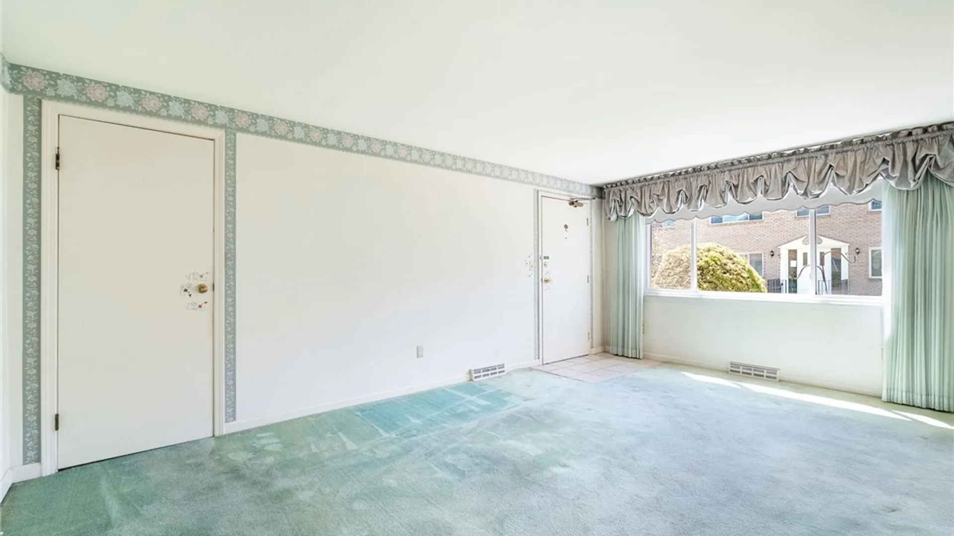 Property at 135 Old Lyme Drive, Amherst, NY 14221 12