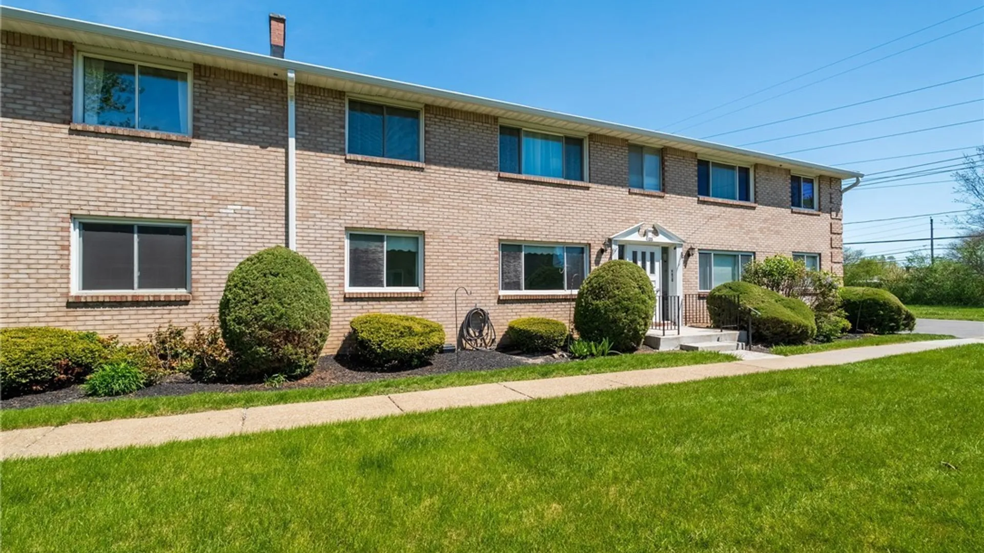 Property at 135 Old Lyme Drive, Amherst, NY 14221 2