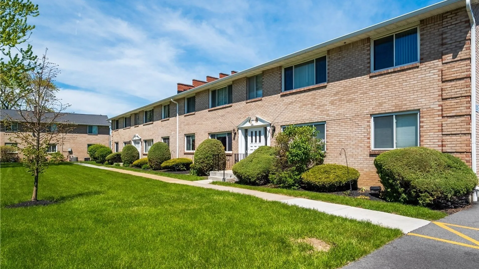 Property at 135 Old Lyme Drive, Amherst, NY 14221 4