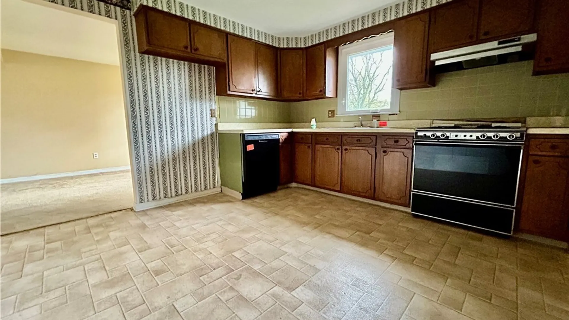 Property at 52 Dorset Drive, Lancaster, NY 14043 7