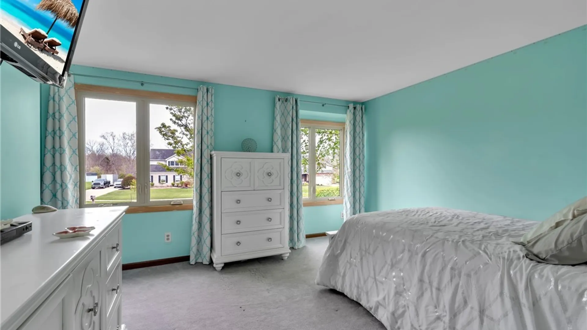 Property at 17 Old Schoolhouse Road, Lancaster, NY 14086 26