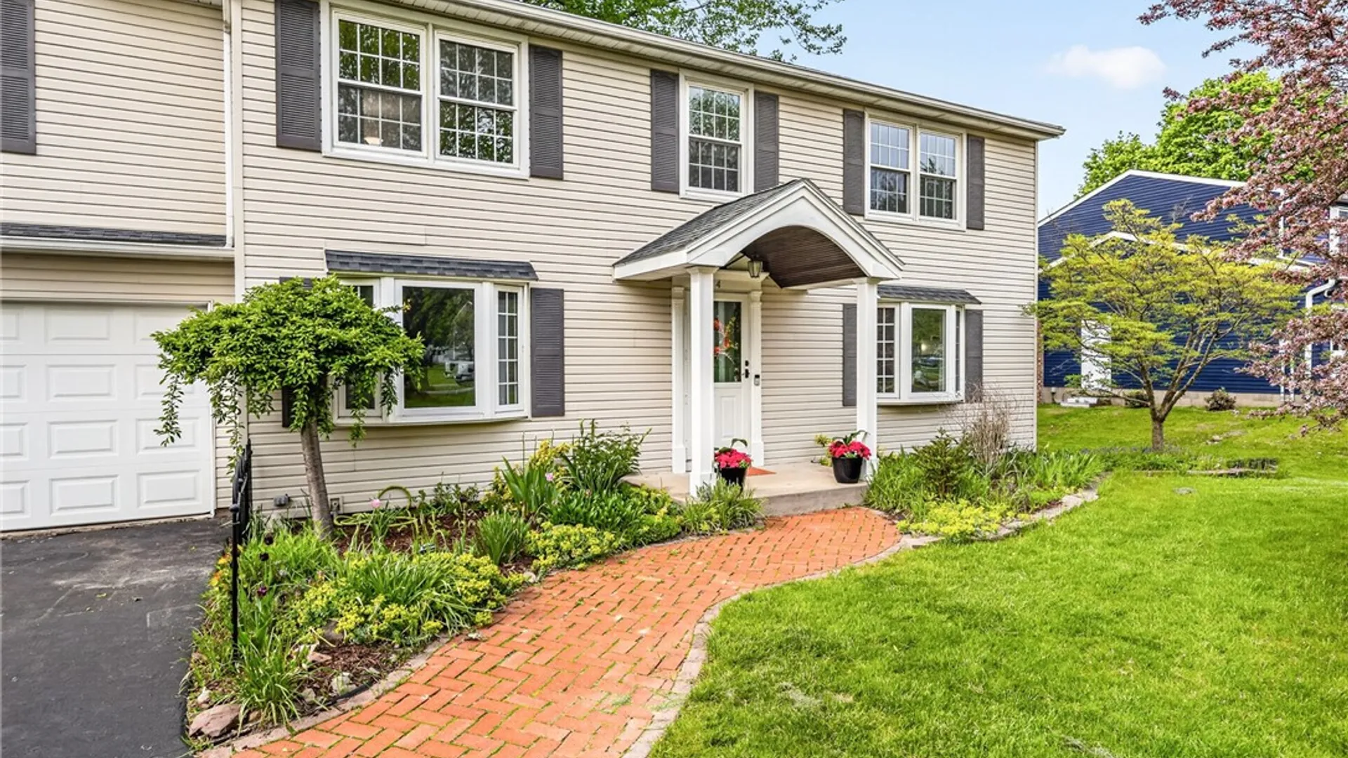 Property at 4 Skelby-Moor Lane, Perinton, NY 14450 2