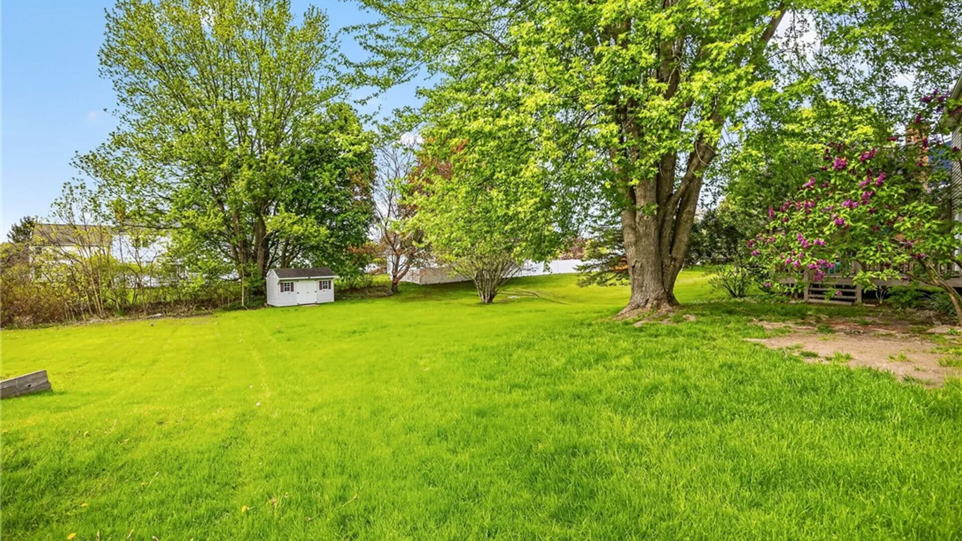 Property at 4 Skelby-Moor Lane, Perinton, NY 14450 25