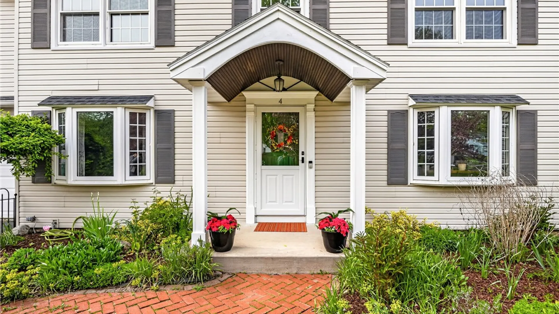 Property at 4 Skelby-Moor Lane, Perinton, NY 14450 3