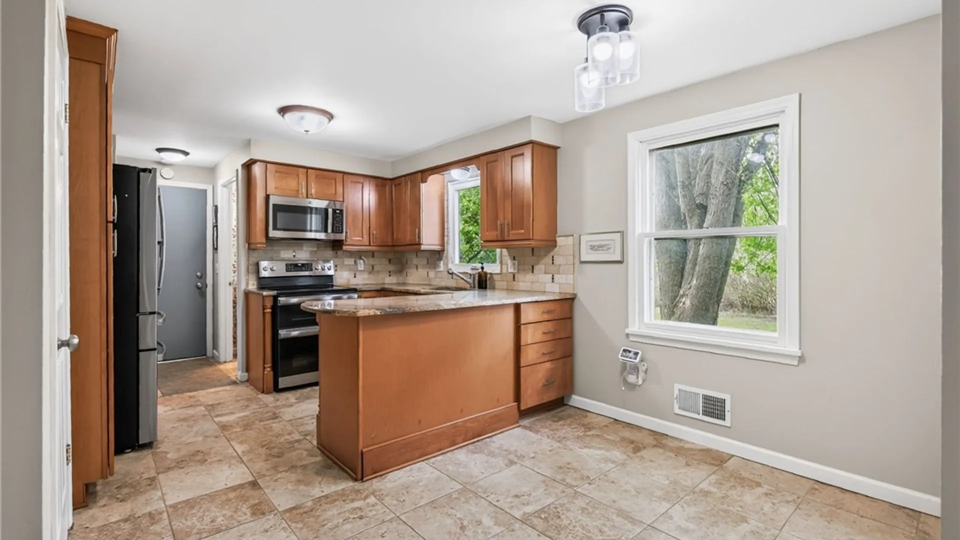 Property at 4 Skelby-Moor Lane, Perinton, NY 14450 9