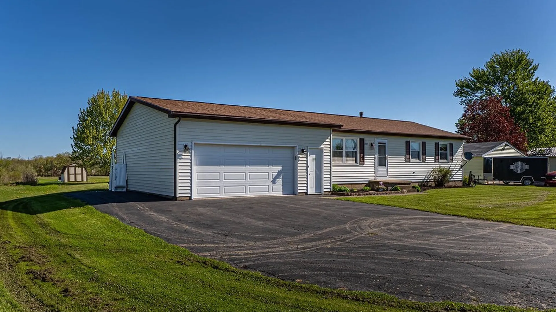 Property at 3889 Slusaric Road, Wheatfield, NY 14120 2