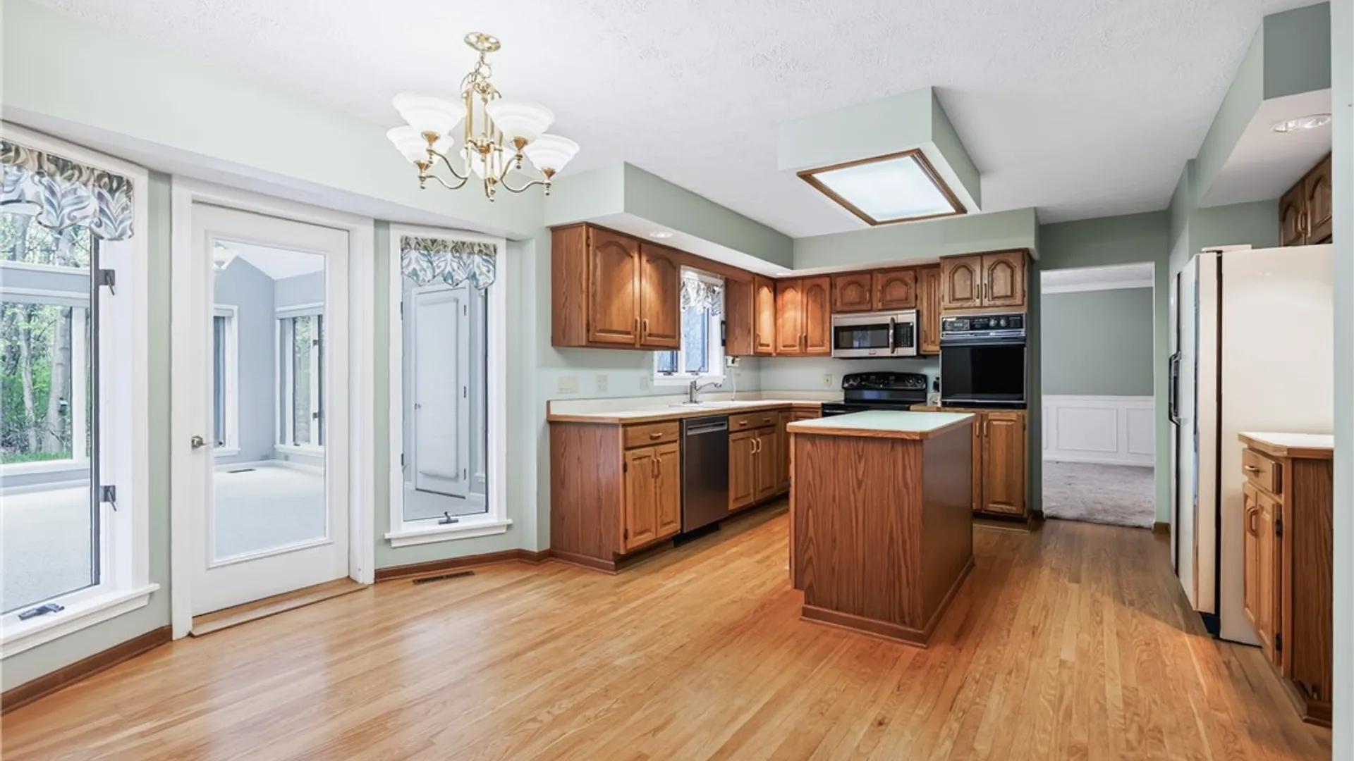 Property at 472 Maplewoods Ln, Webster, NY 14580 12