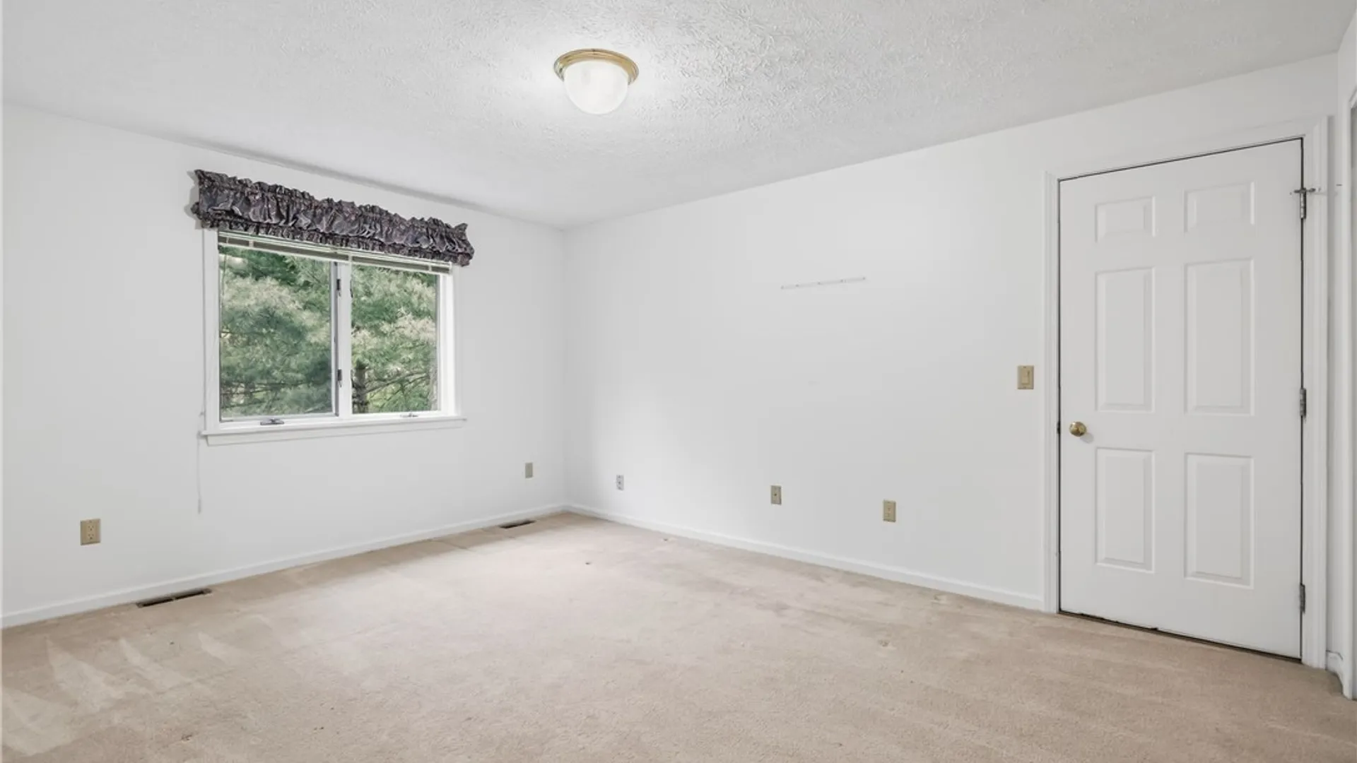 Property at 472 Maplewoods Ln, Webster, NY 14580 35