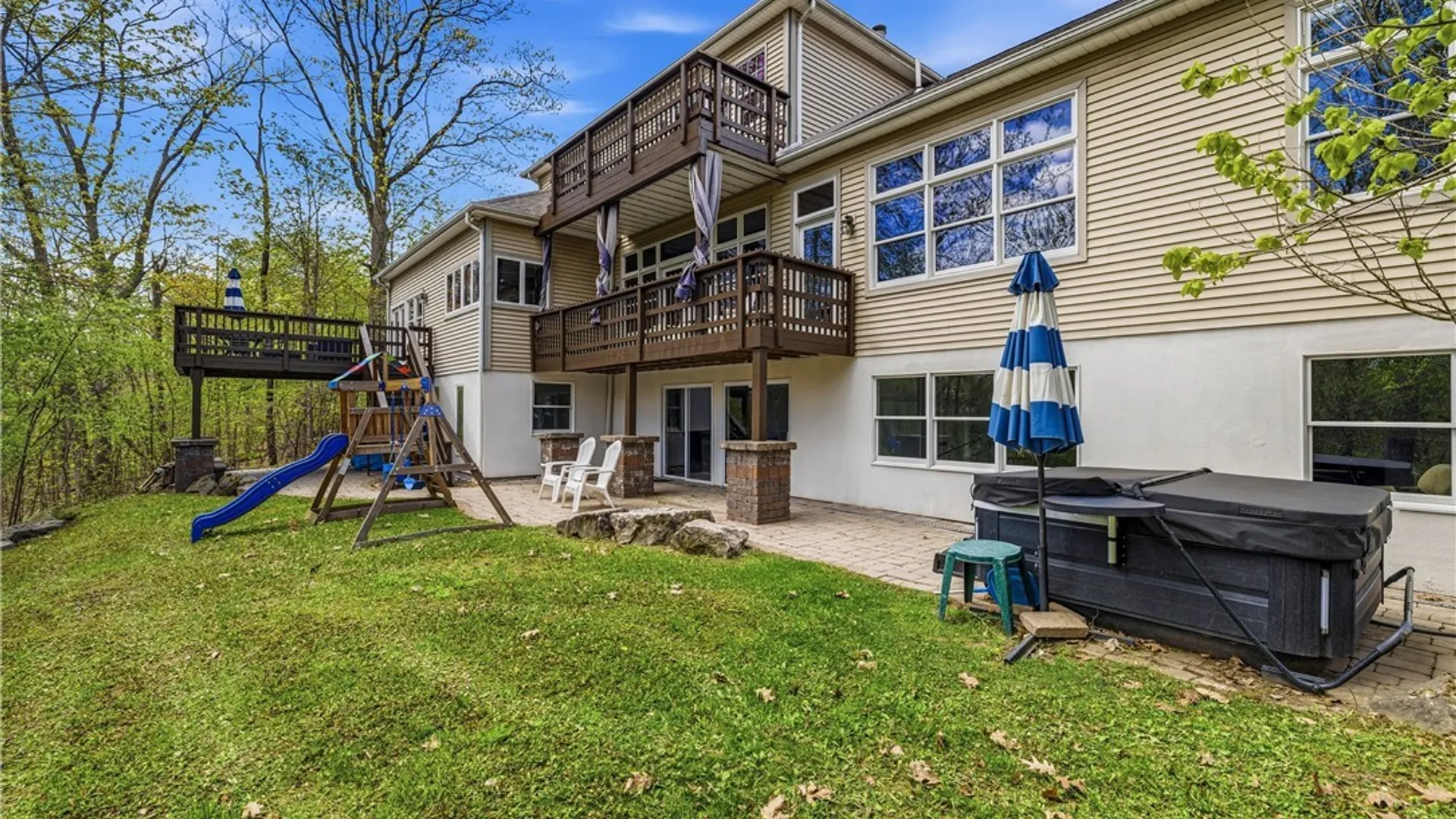 Property at 207 Forest Creek Lane, Grand Island, NY 14072 42