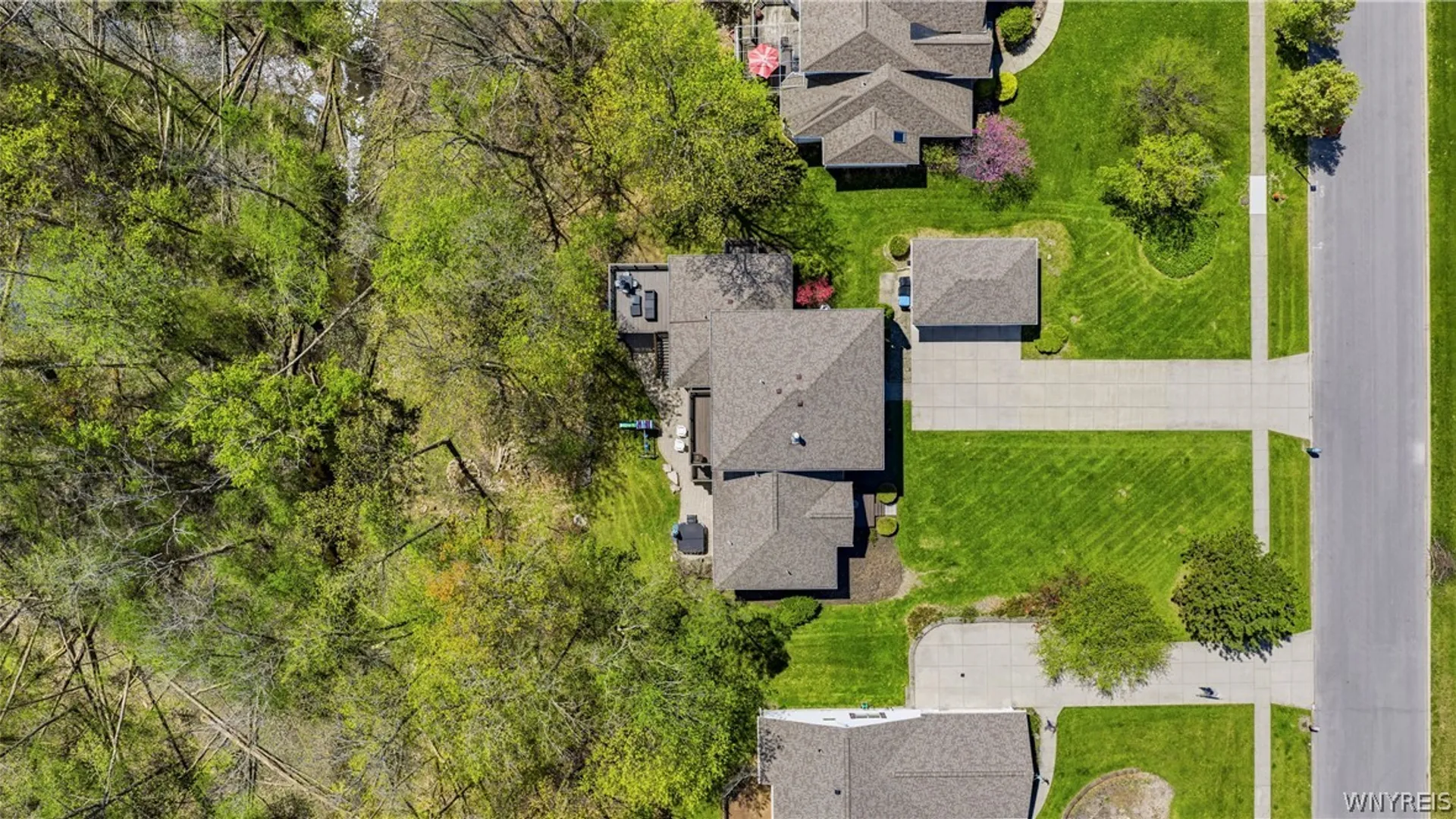 Property at 207 Forest Creek Lane, Grand Island, NY 14072 45