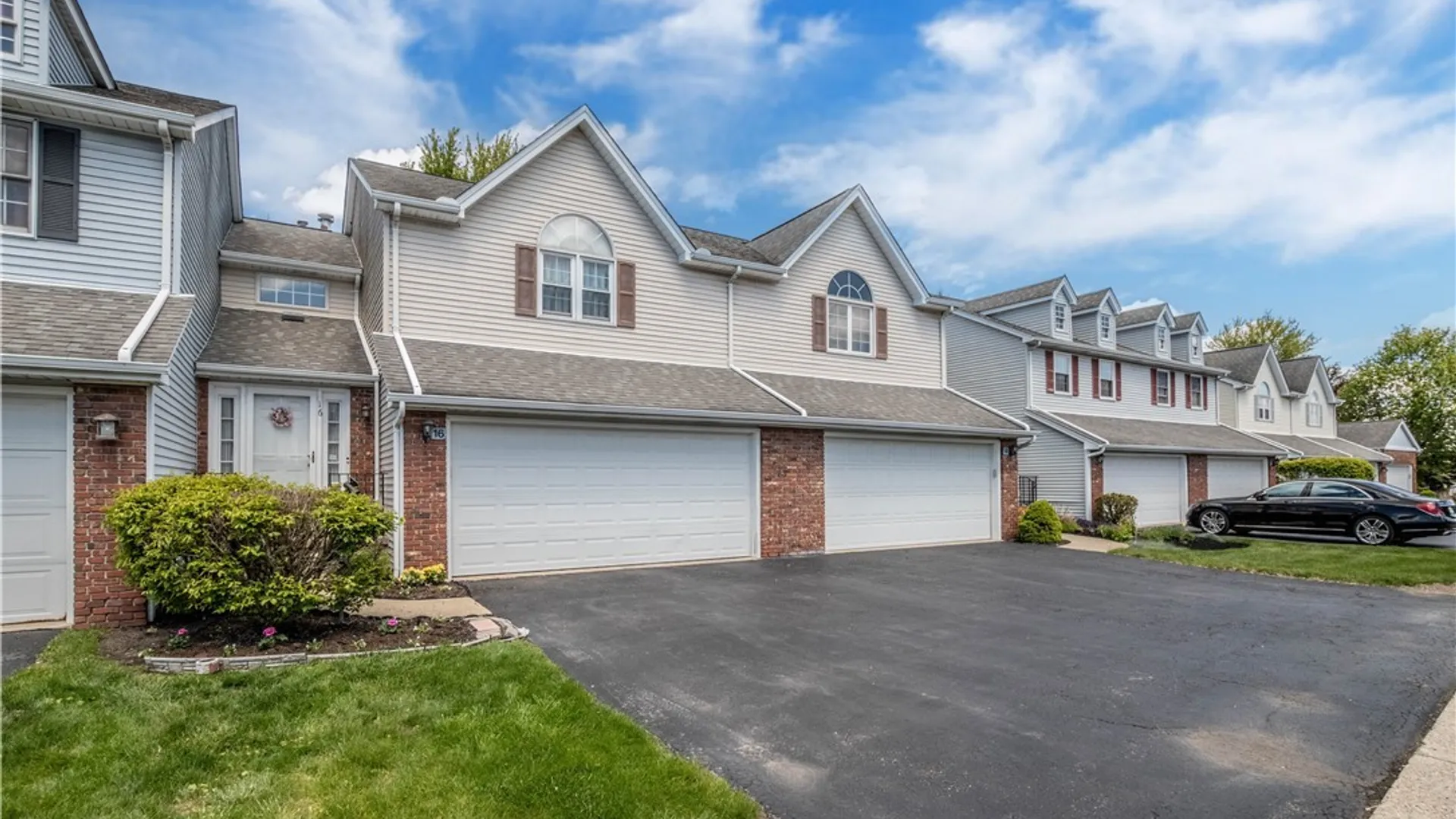 Property at 16 Hill Drive, West Seneca, NY 14224 2