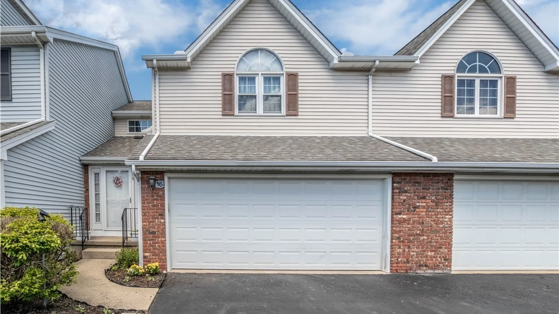 Property at 16 Hill Drive, West Seneca, NY 14224 3