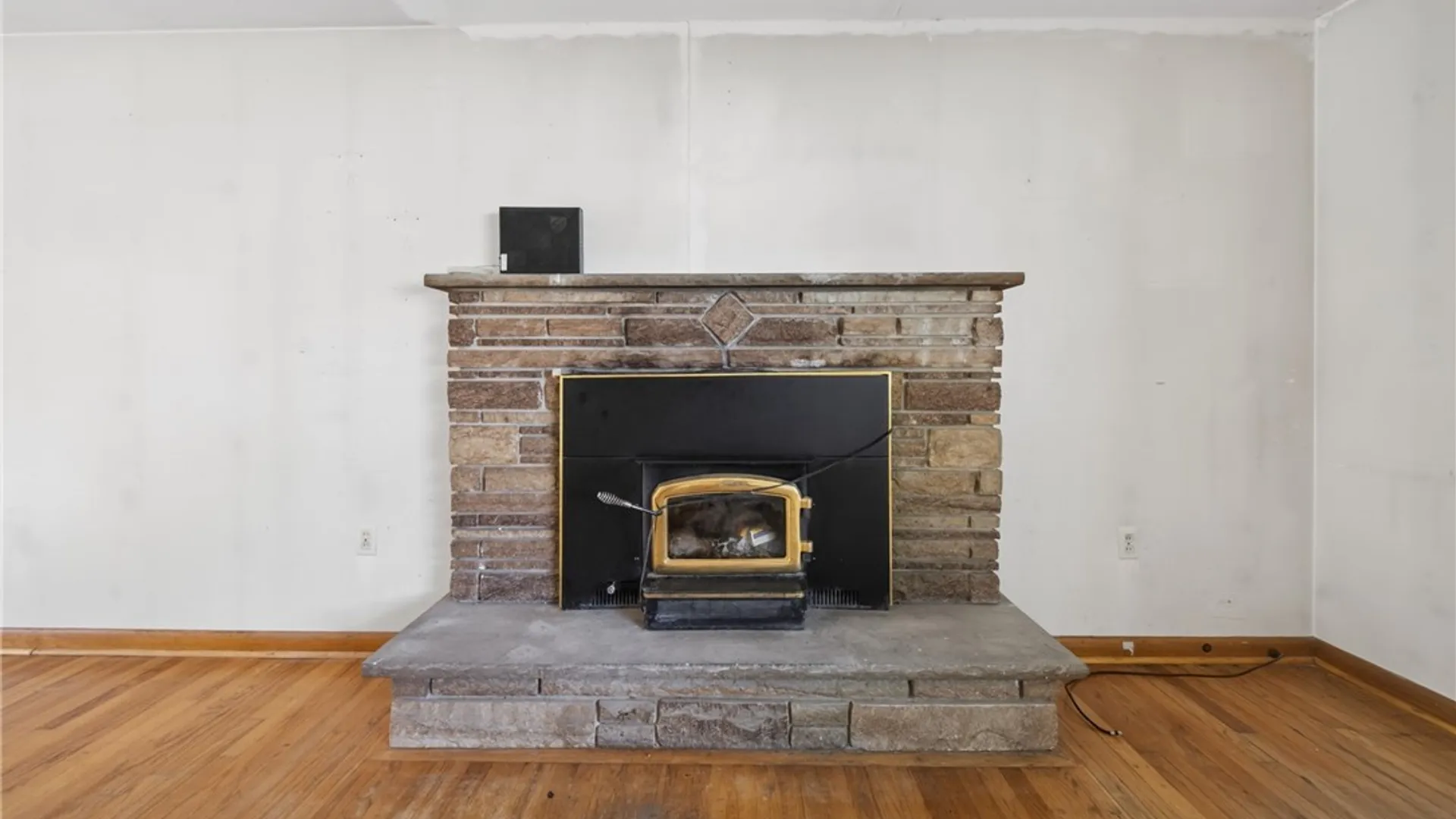 Property at 22 Apricot Ln, Clay, NY 13090 11